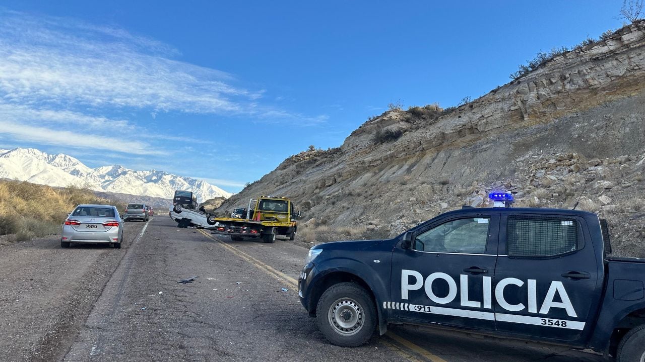 Grave accidente en la zona de Agua de las Avispas, RN7 1079 Potrerillos, Mendoza.

Foto: Juan Manuel Torrez / Los Andes