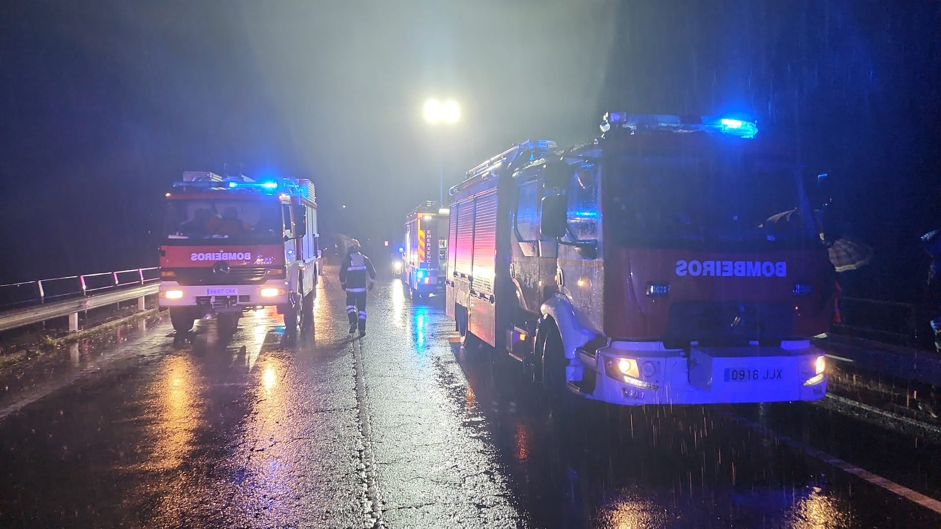 Un trágico accidente dejó al menos cuatro muertos cerca de la frontera con Portugal. Gentileza 112Galica.