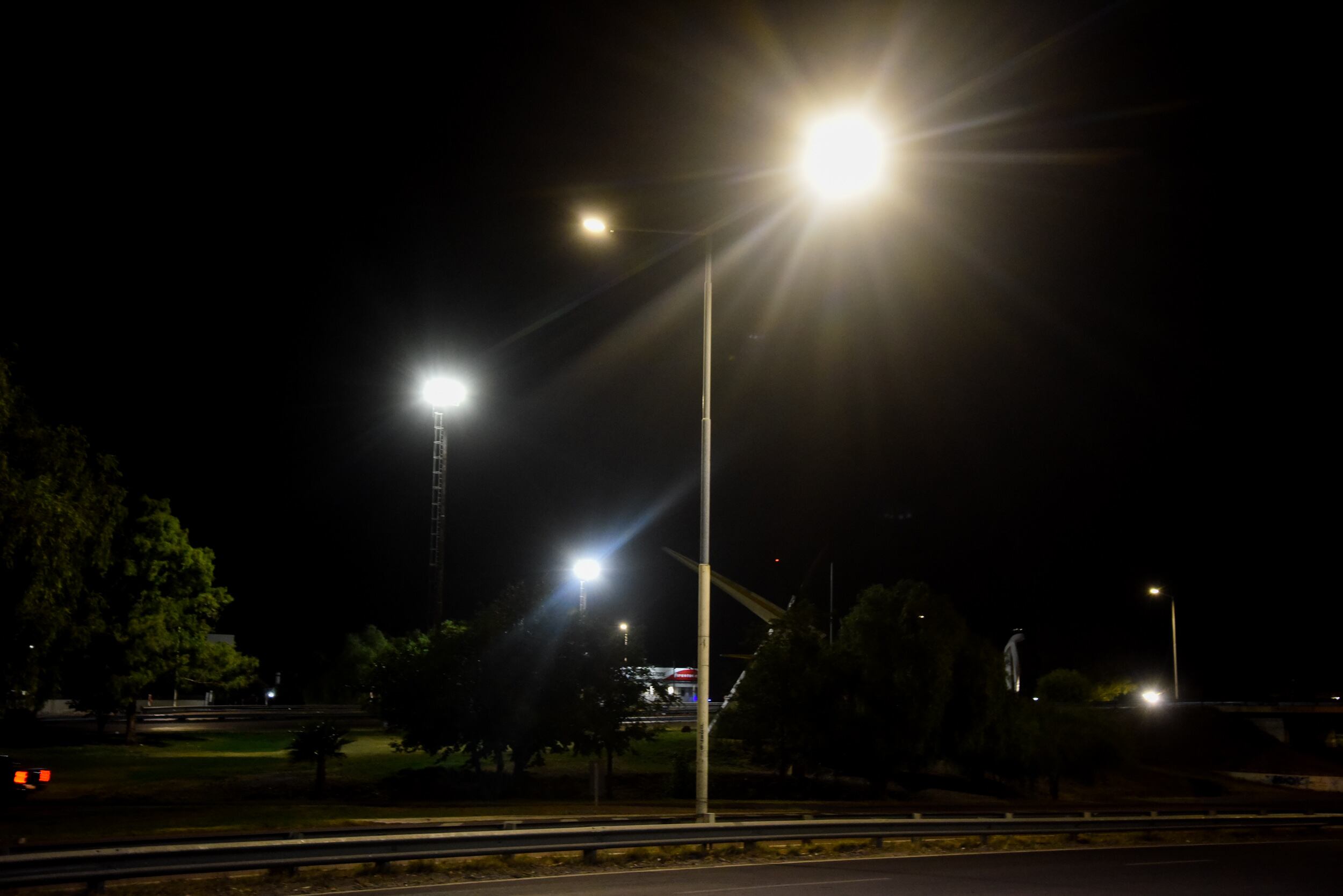 Nueva iluminación led para el Cóndor, el paseo de la Virgen y tres cruces más del acceso Sur. Fotos: Prensa Vialidad de Mendoza