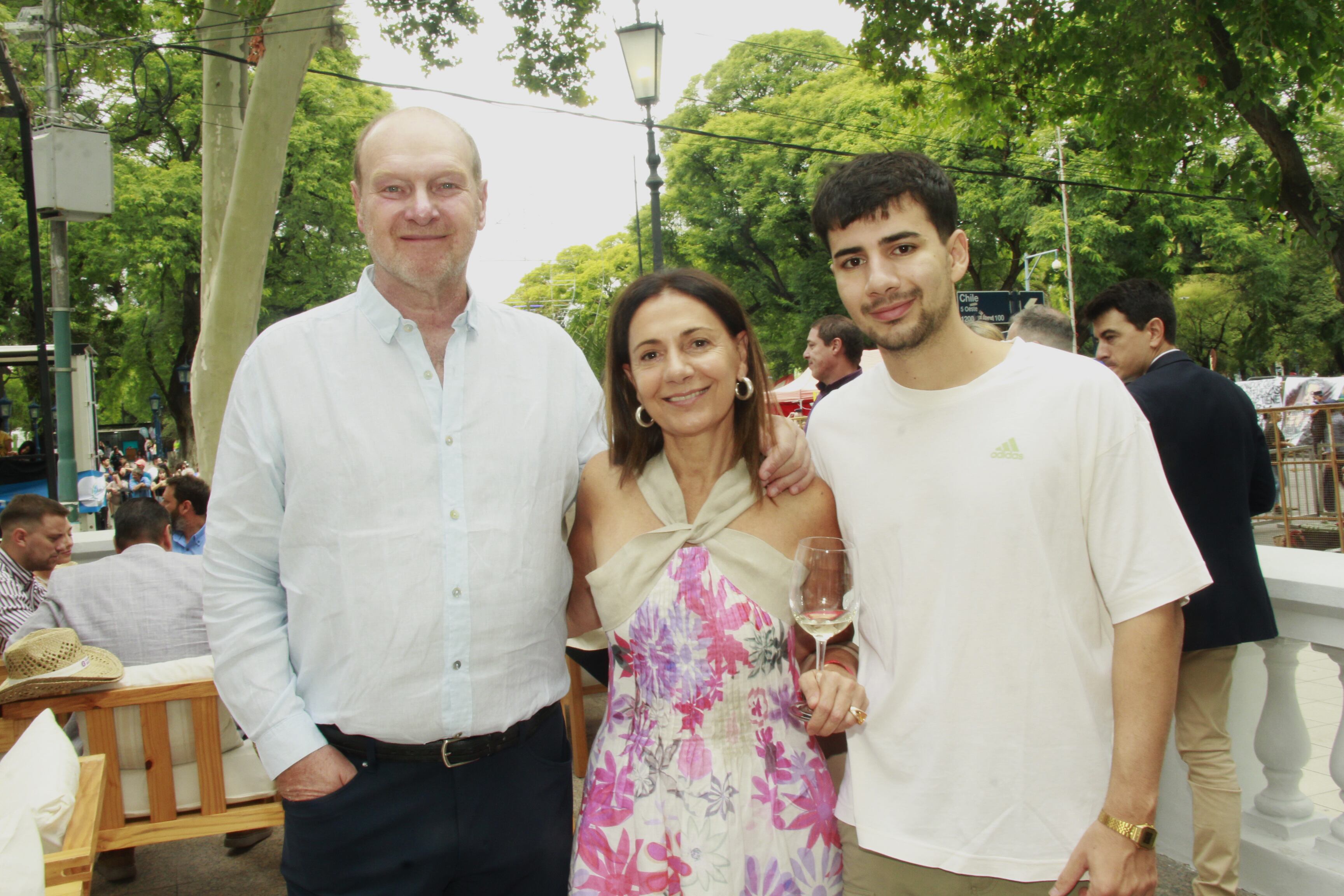 Gustavo Grobocopatel, Verónica y Manuel Cangemi. - Foto: Fernando Grosso / Los Andes