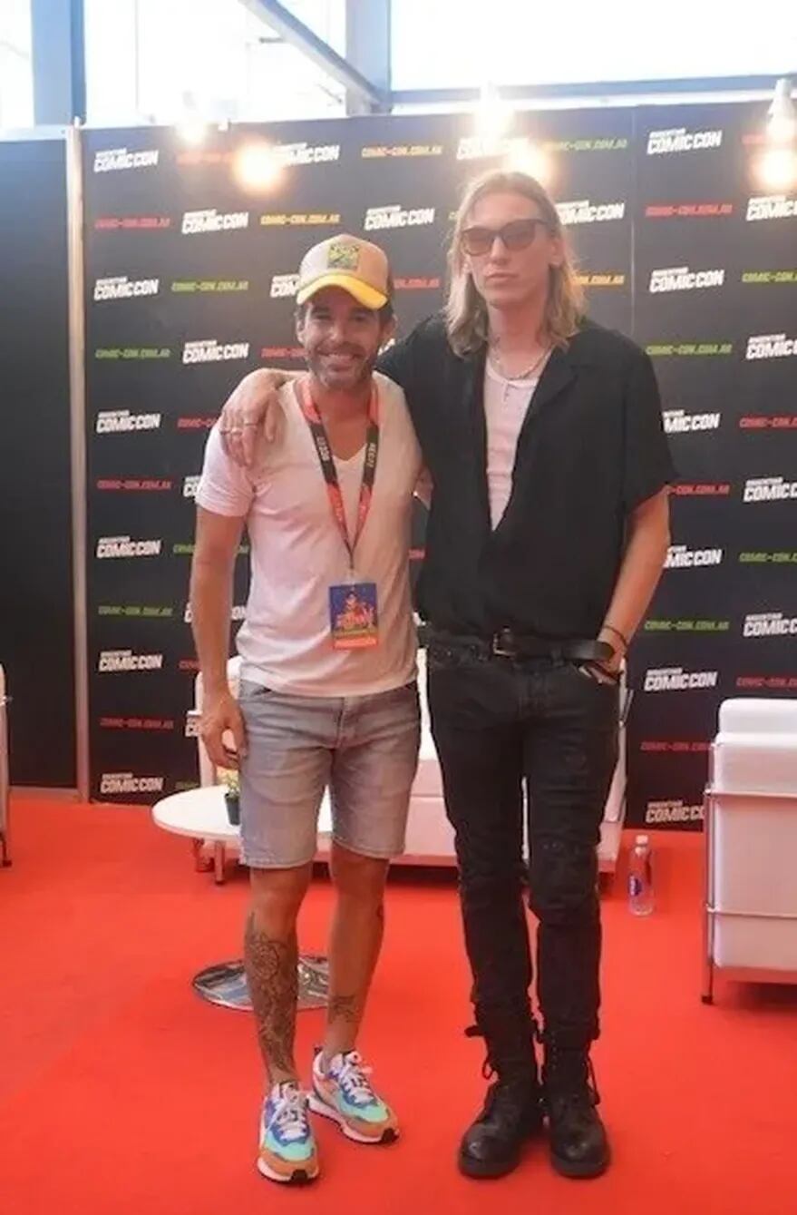 Los actores, Nicolás Cabré y Jamie Campbell Bower, durante su encuentro en la Comic-Con Argentina. Foto: redes.