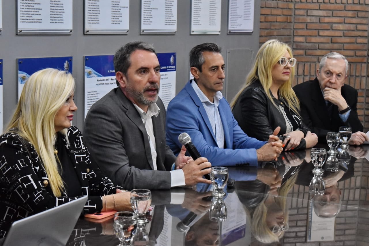 Jorge Difonso, Laura Balsells Miró, Rolando Scanio, Flavia Manoni y Edgardo Civit Evans.