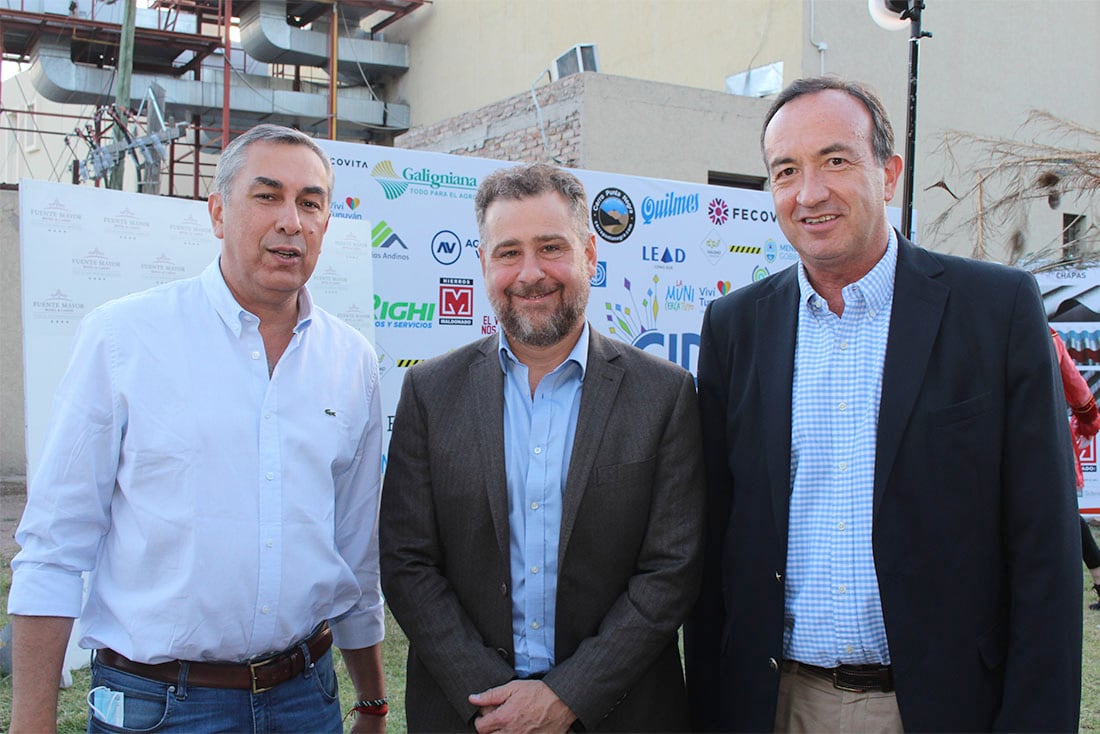 60° Aniversario de la Cámara de Comercio de Tunuyán. Enrique Vaquié, Alejandro Zlotolow y Gabriel Fidel. Foto: Nicolás Guevara.