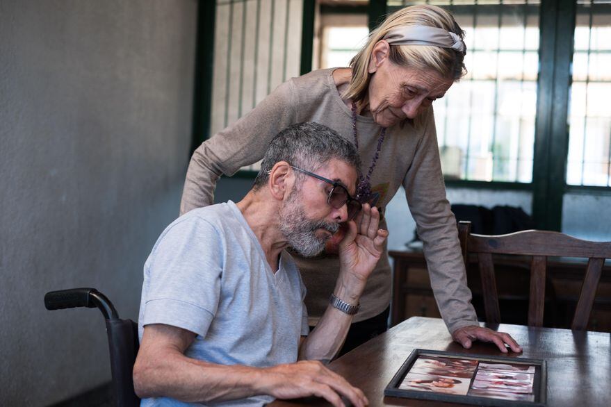 Sergio Víctor Palma, acompañado por su mujer, Obieta. (Foto: Télam/Archivo)