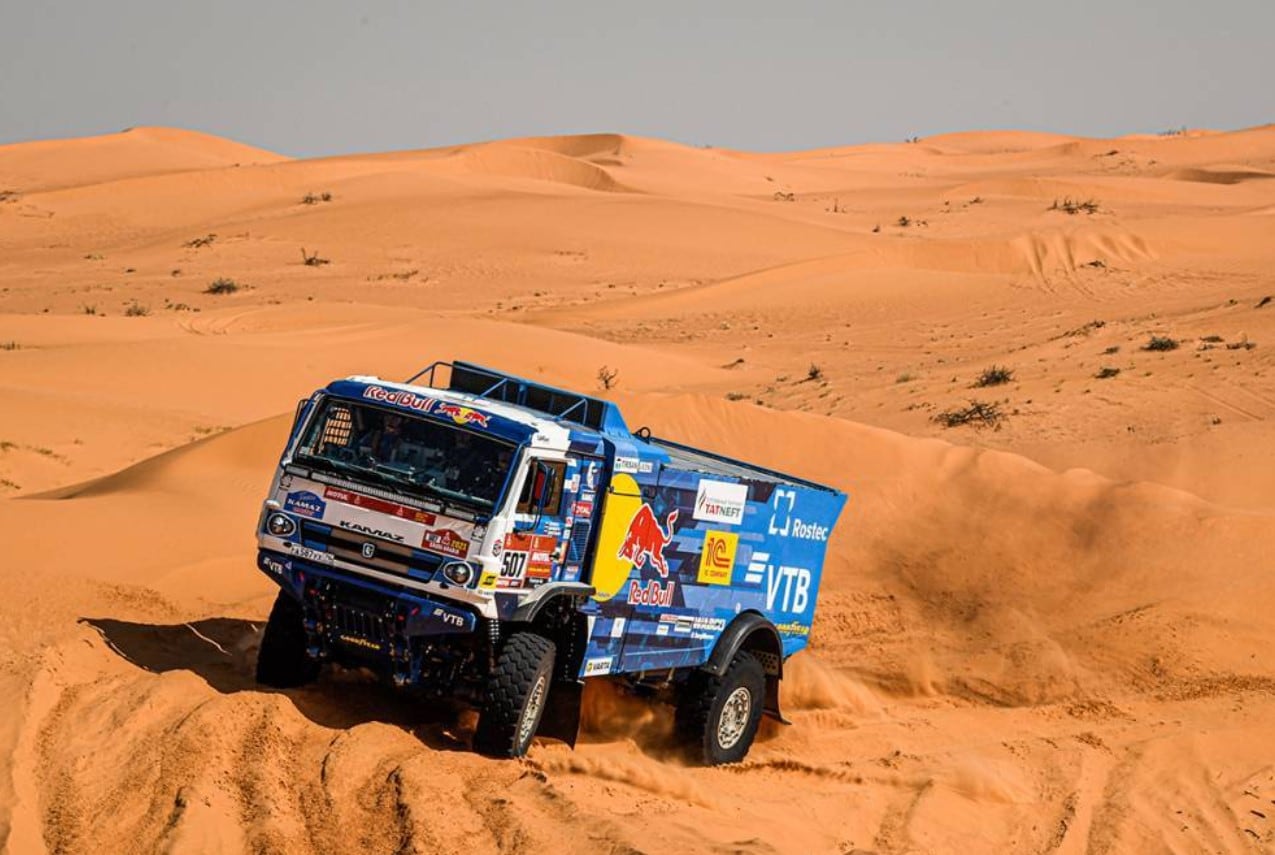 Dmitry Sotnikov venció en la séptima etapa entre los camiones y sigue en la primera posición del clasificador general del Dakar 2021.