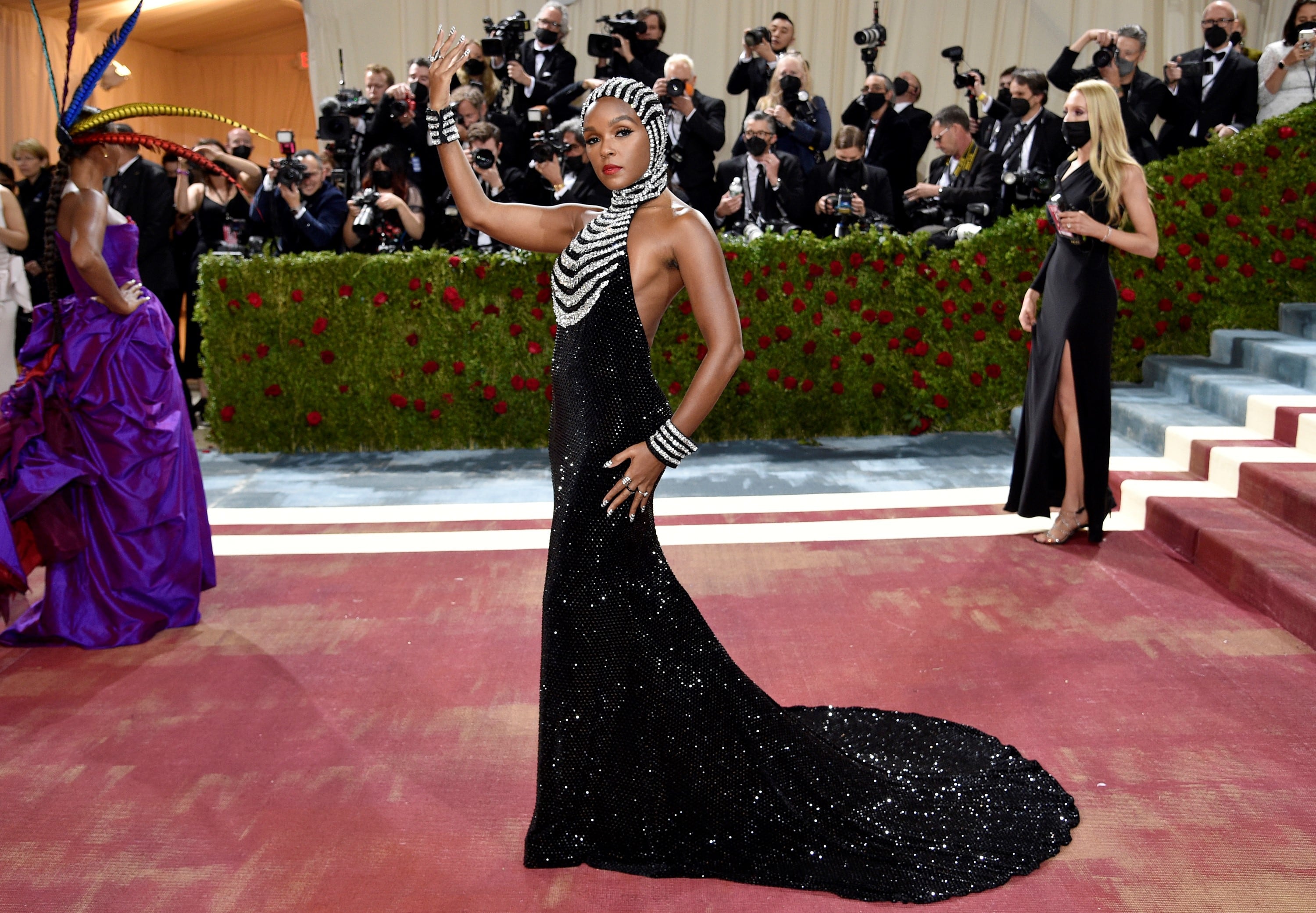 La actriz y cantante Janelle Monae en la alfombra de la Met Gala 2022.