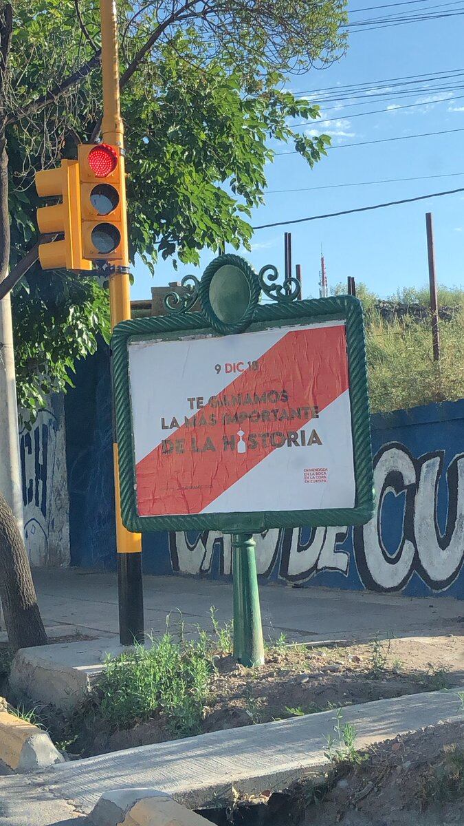 Uno de los afiches alusivos visto en Godoy Cruz. / gentileza @ayymariamaria