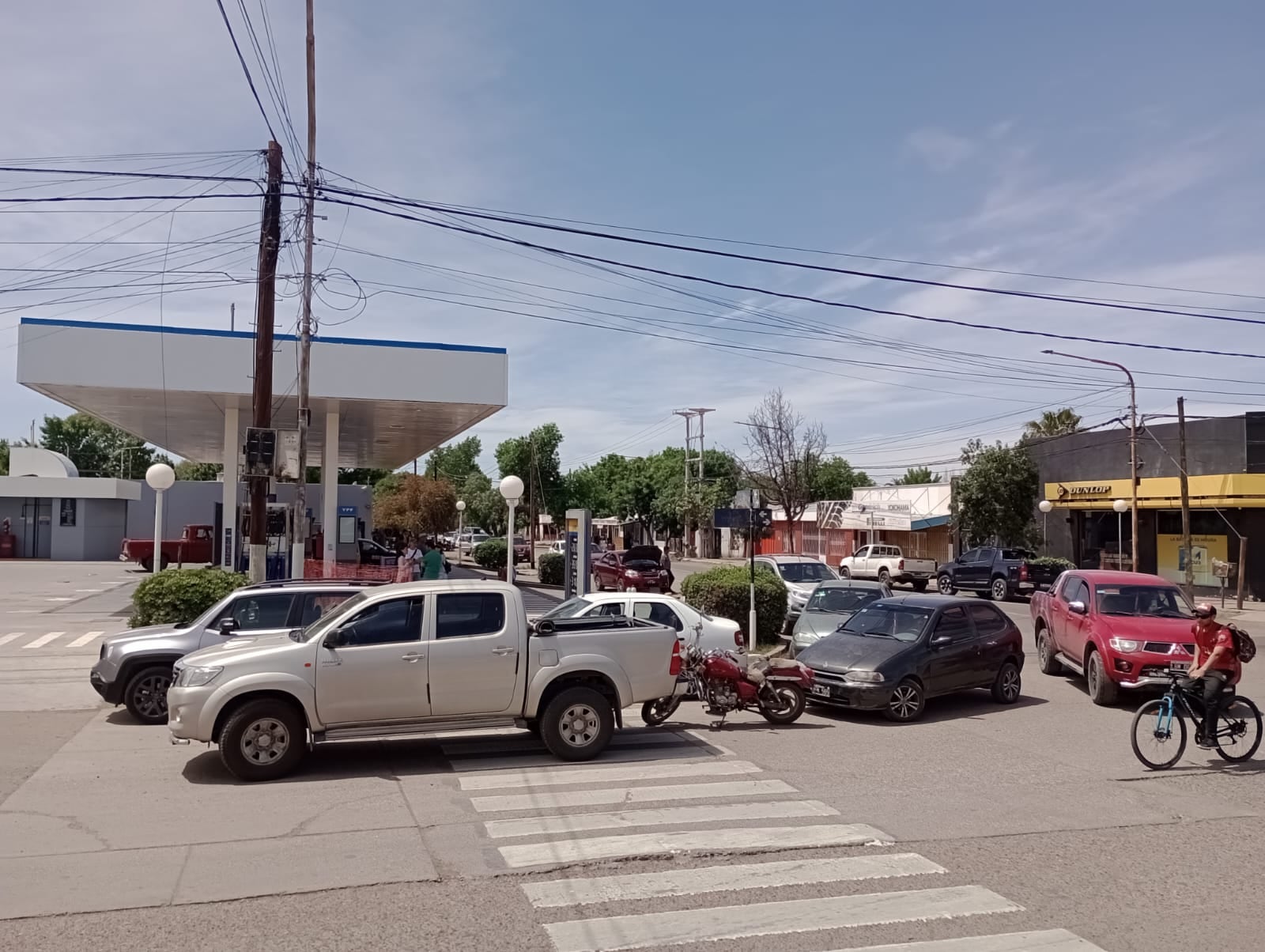 Filas en General Alvear para cargar combustible (Gentileza)