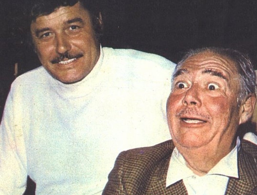 Guy Williams (El Zorro) y Henry Calvin (sargento García)