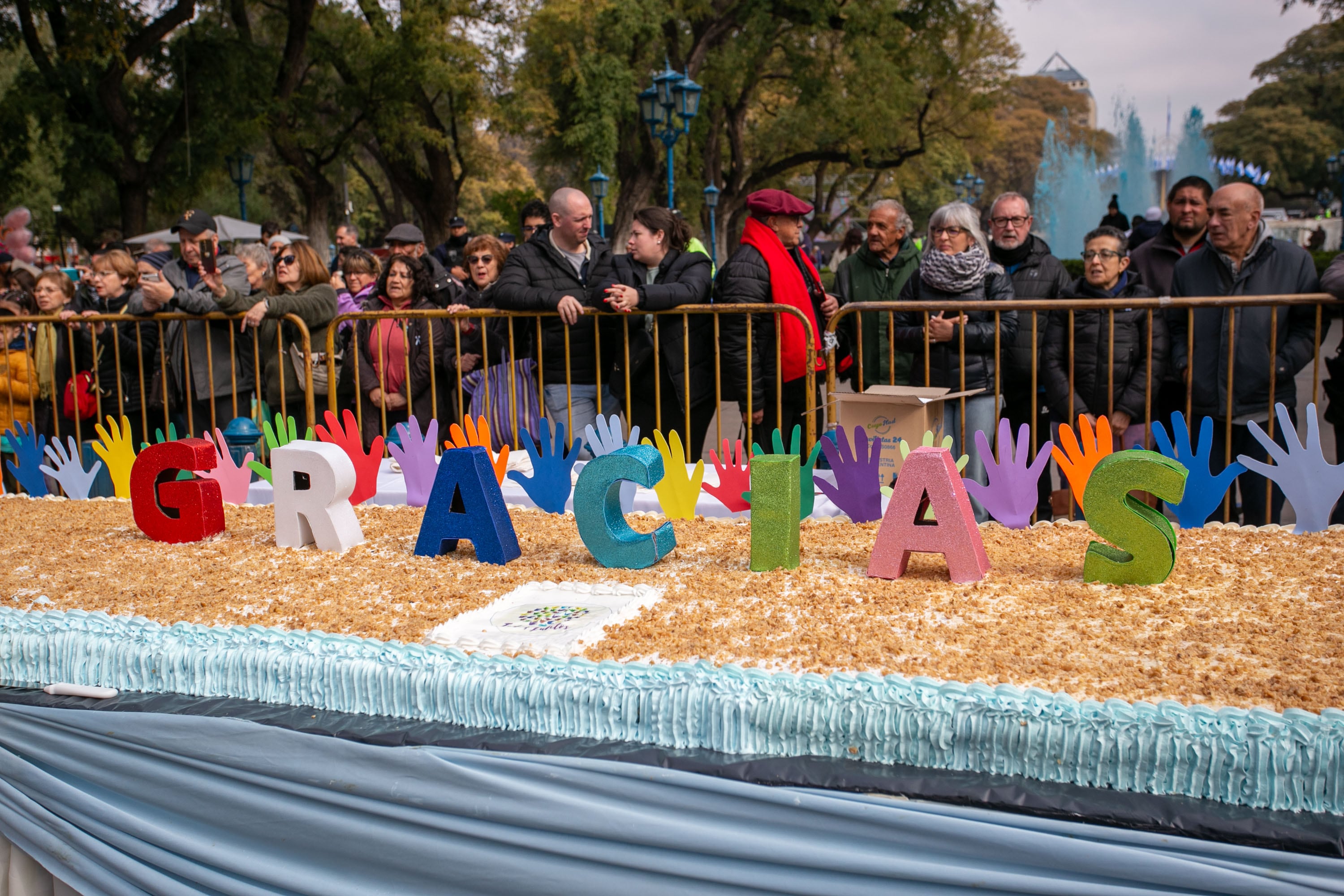 Una multitud homenajeó al General San Martín en la plaza Independencia