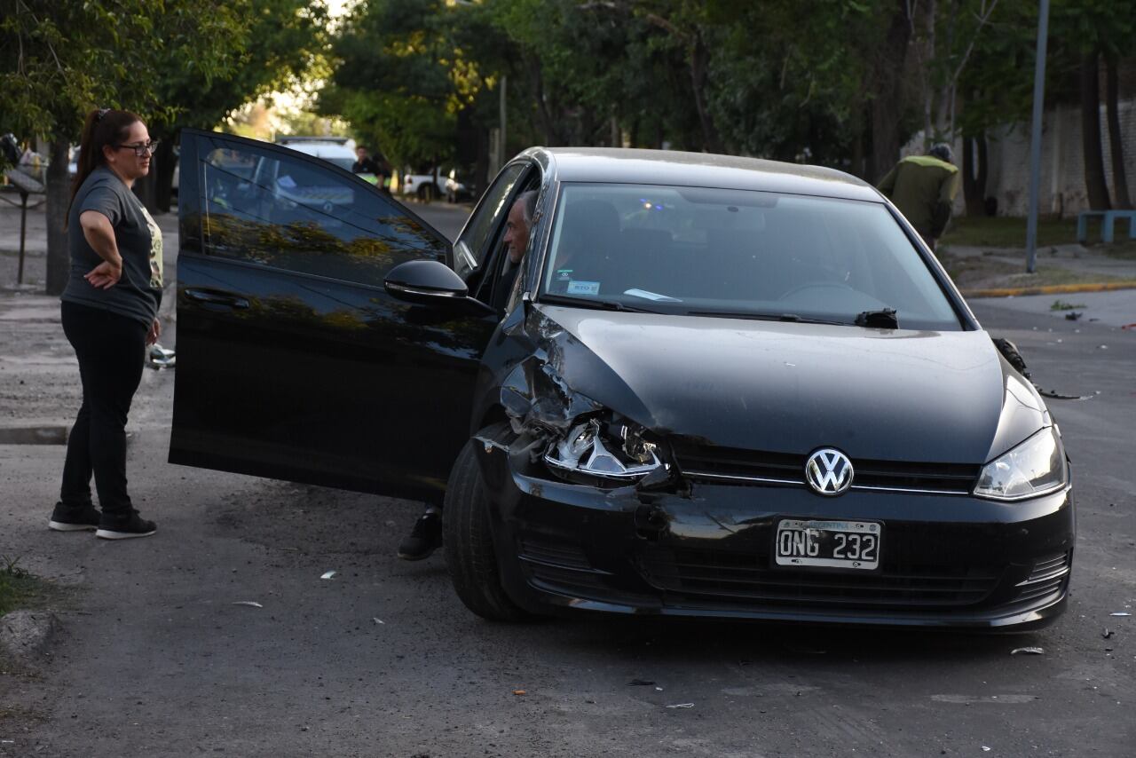 Un camión sin frenos chocó a ocho autos en Guaymallén. Foto: Mariana Villa / Los Andes