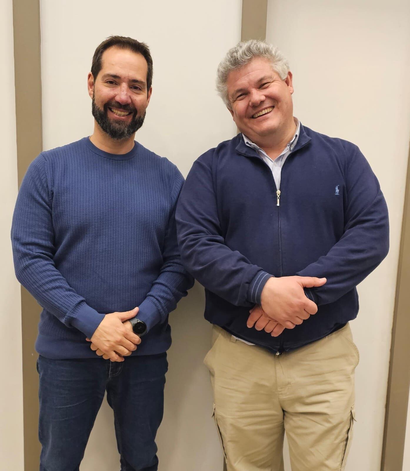 El concejal electo Martín Antolín (izquierda) junto al candidato a intendente del Frente Libertario, Demócrata y Jubilados, Rodolfo Bianchi (derecha).