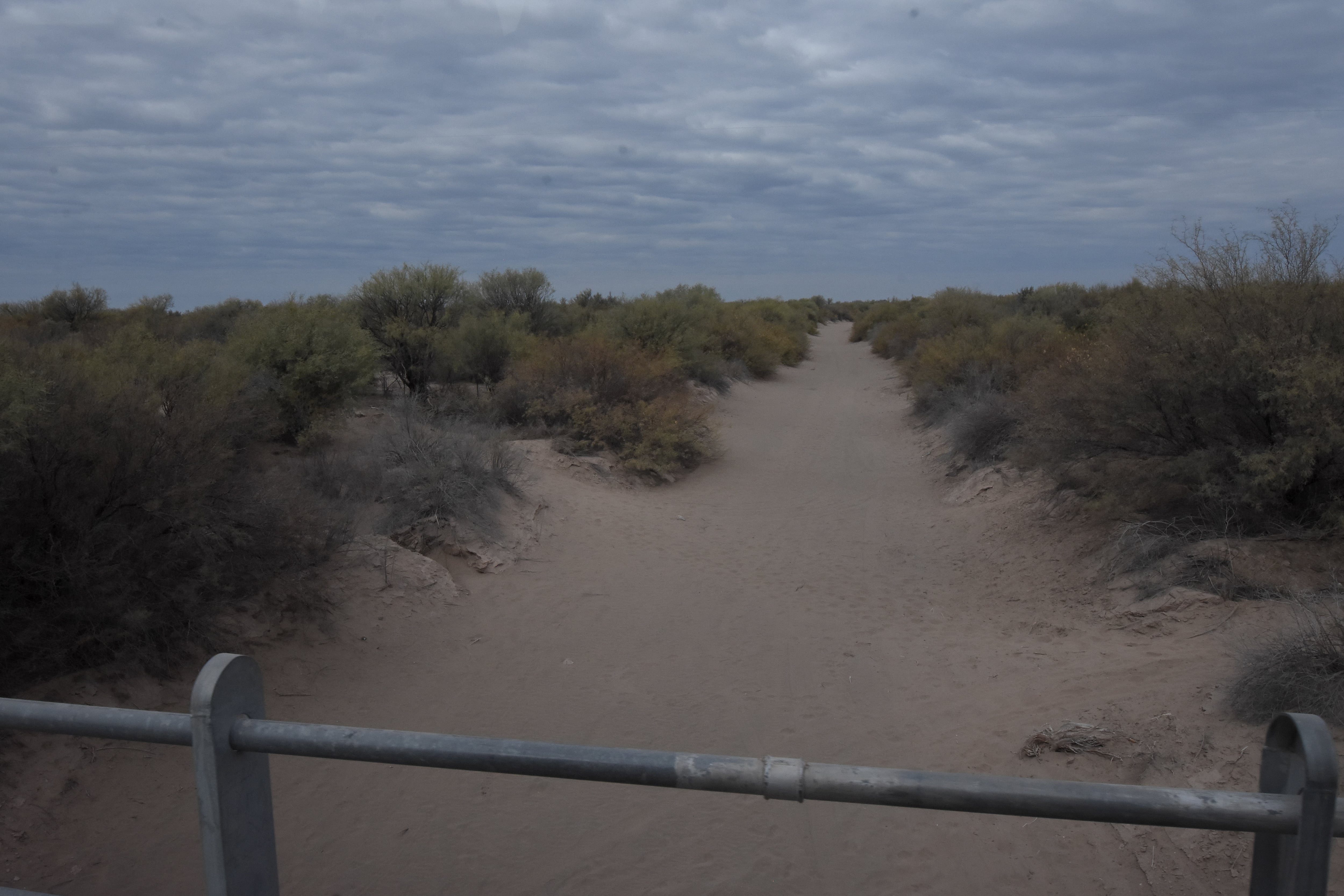 El Río Mendoza cruza al Pueblo San José, a unos 80 kilómetros al Norte de la villa cabecera de Lavalle, y que tiene como escenario central una centenaria capilla de adobes.