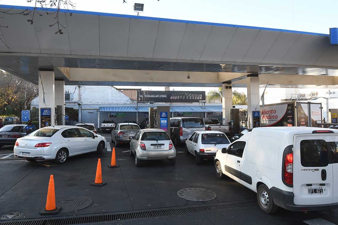 Desde principio de mes el faltante de gasoil comenzó a agudizarse. Foto: José Gutiérrez / Los Andes