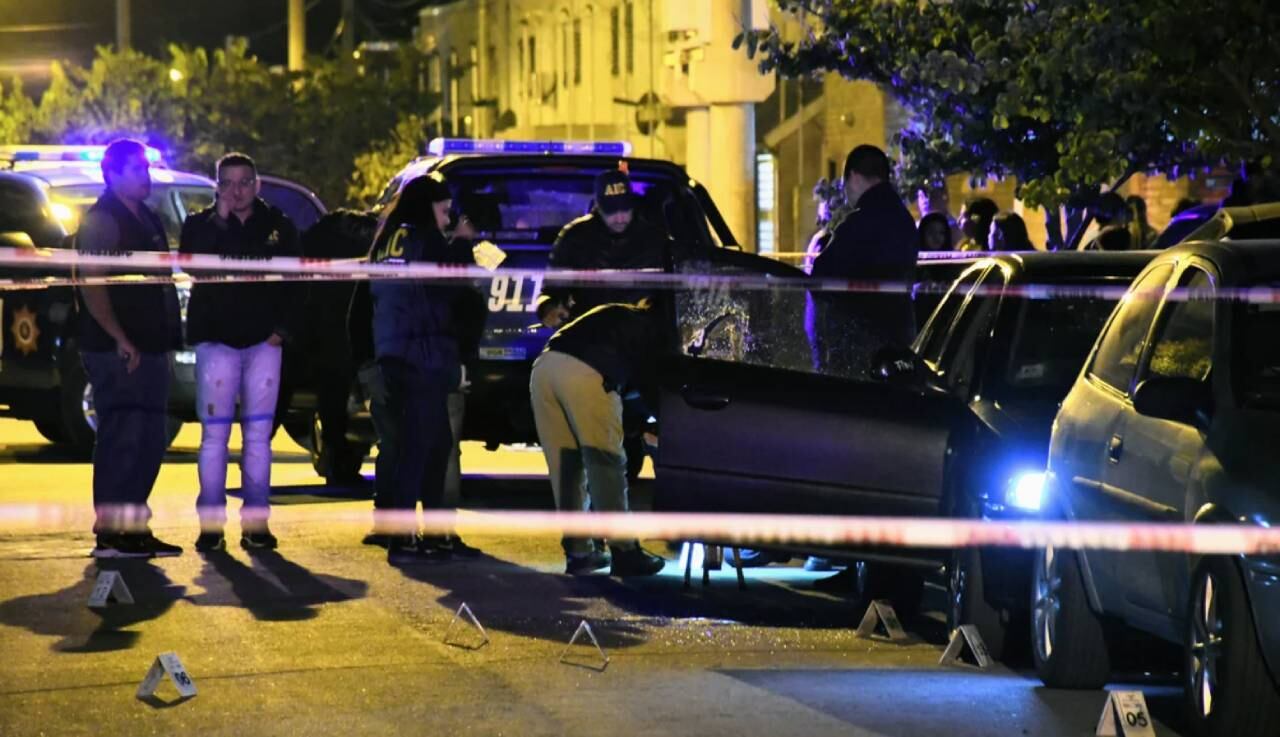 Marcos Caminos (27) y su bebé Ciro (1) murieron tras una balacera sobre Colombia y Schweitzer, cerca del barrio Empalme Graneros de Rosario.