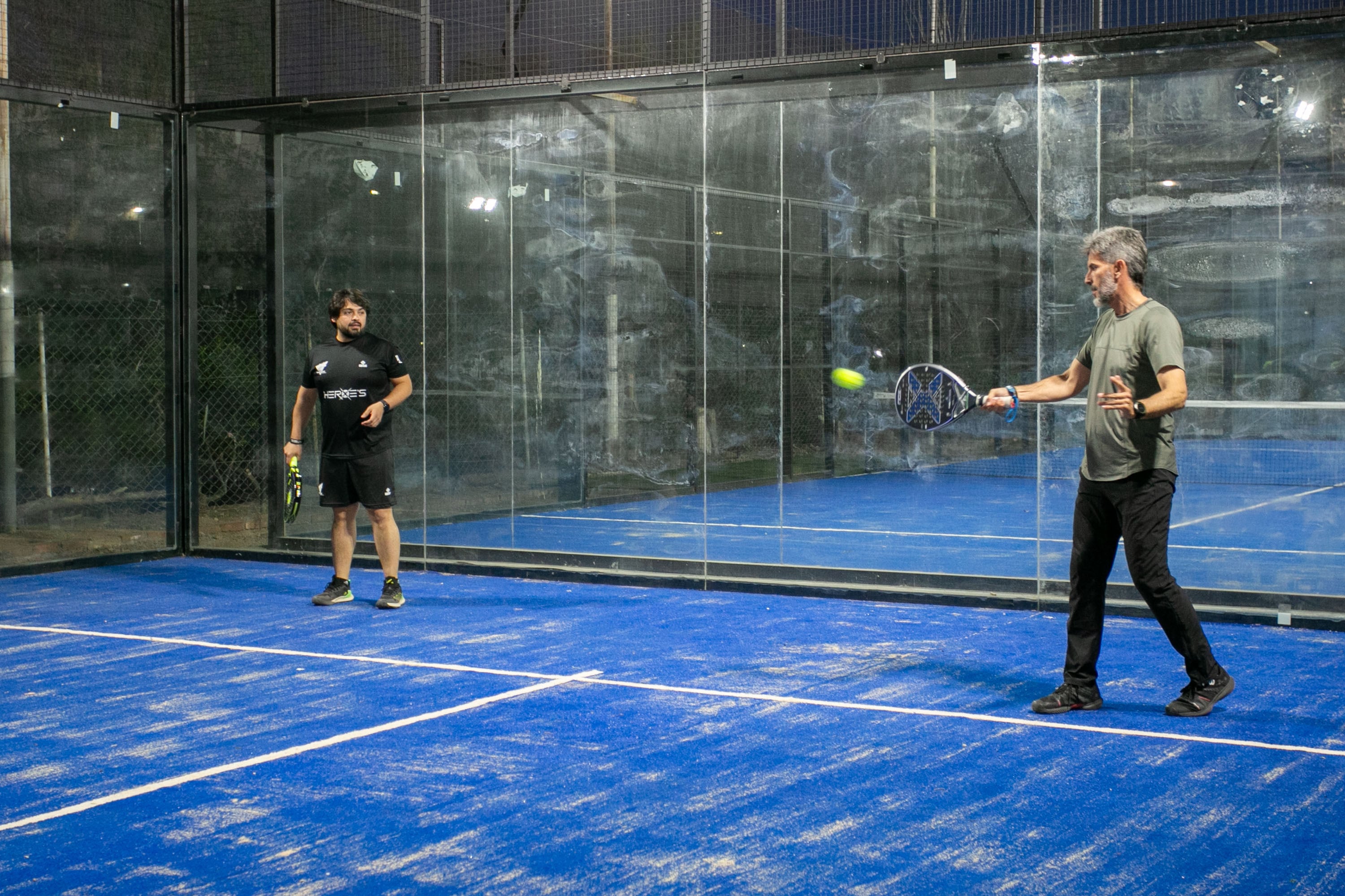 Ulpiano Suarez inauguró las canchas de pádel del club Guillermo Cano