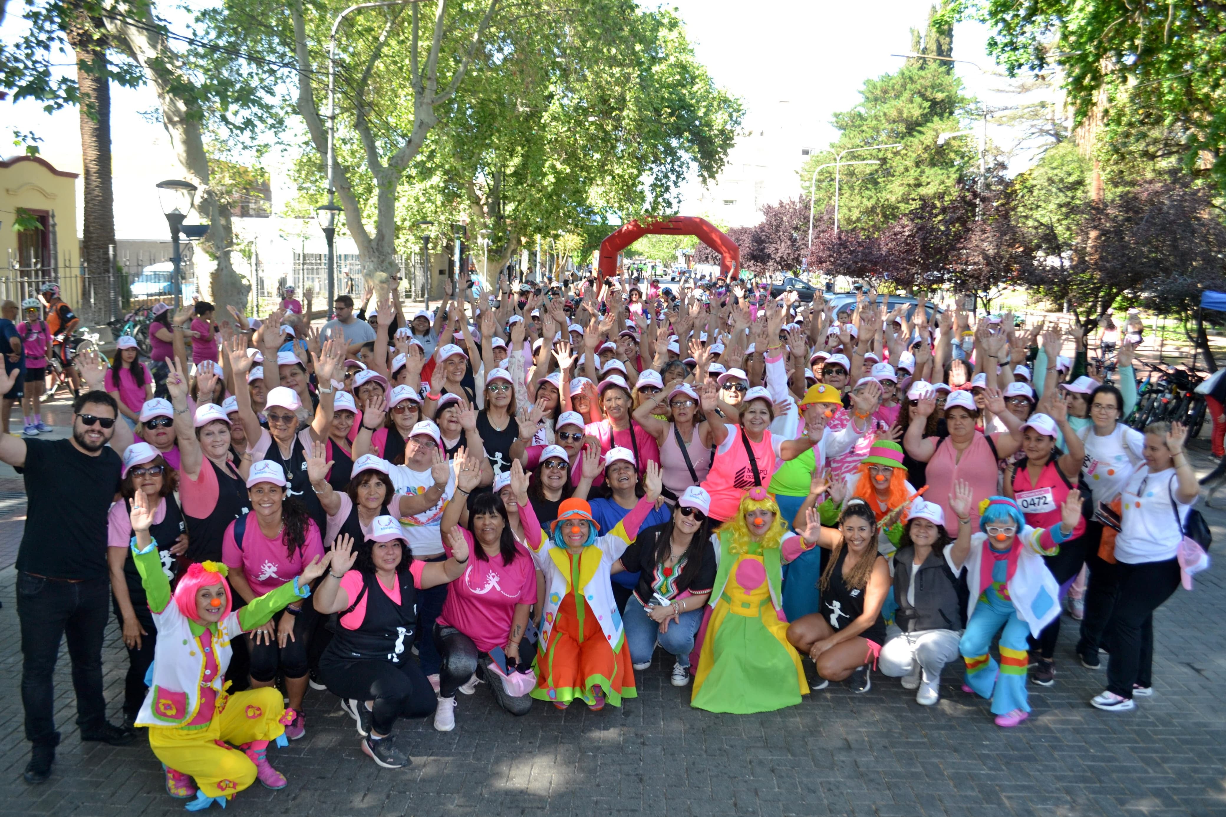 Maipú: la “Caminata Rosa” convocó a mujeres de todo el departamento