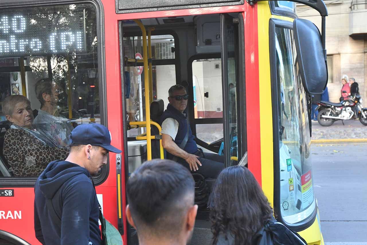 Boleto a 550 pesos: ¿cuánto tendrá que gastar una familia tipo en colectivo al mes en Mendoza? Foto: José Gutierrez / Los Andes 