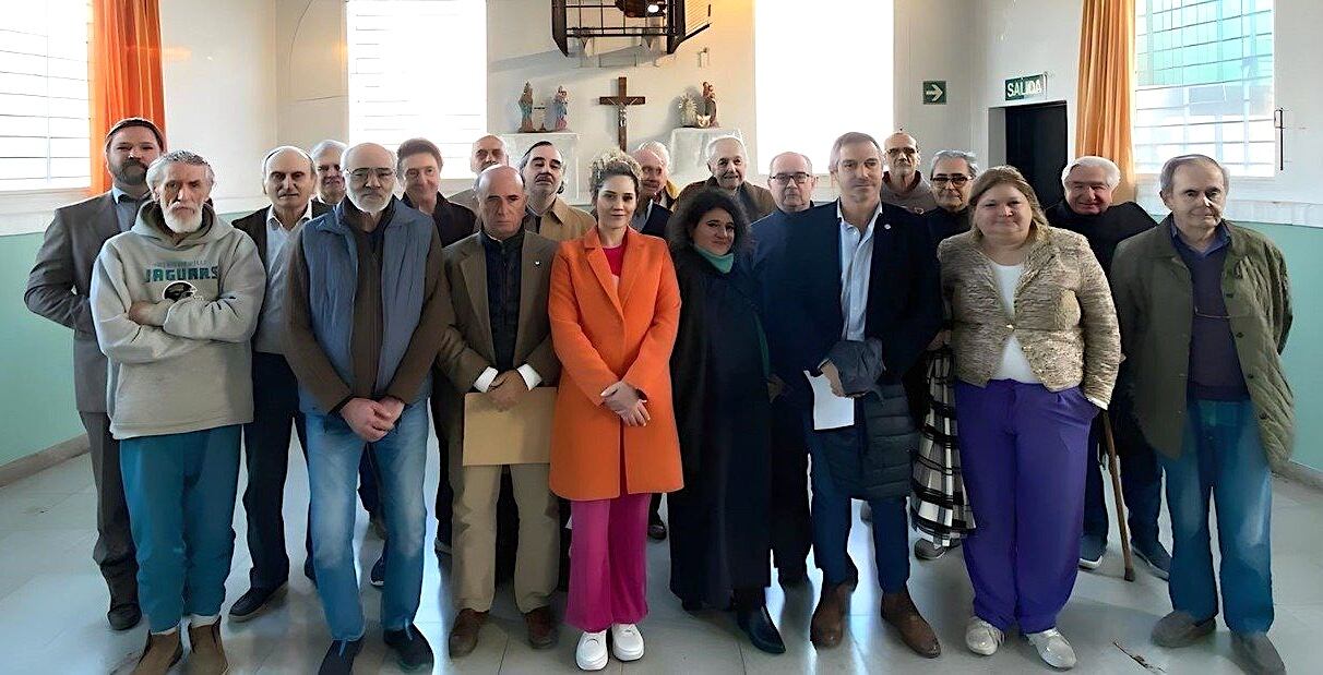 Diputada libertaria Lourdes Arrieta junto a otros diputados en su visita a represores en la cárcel.