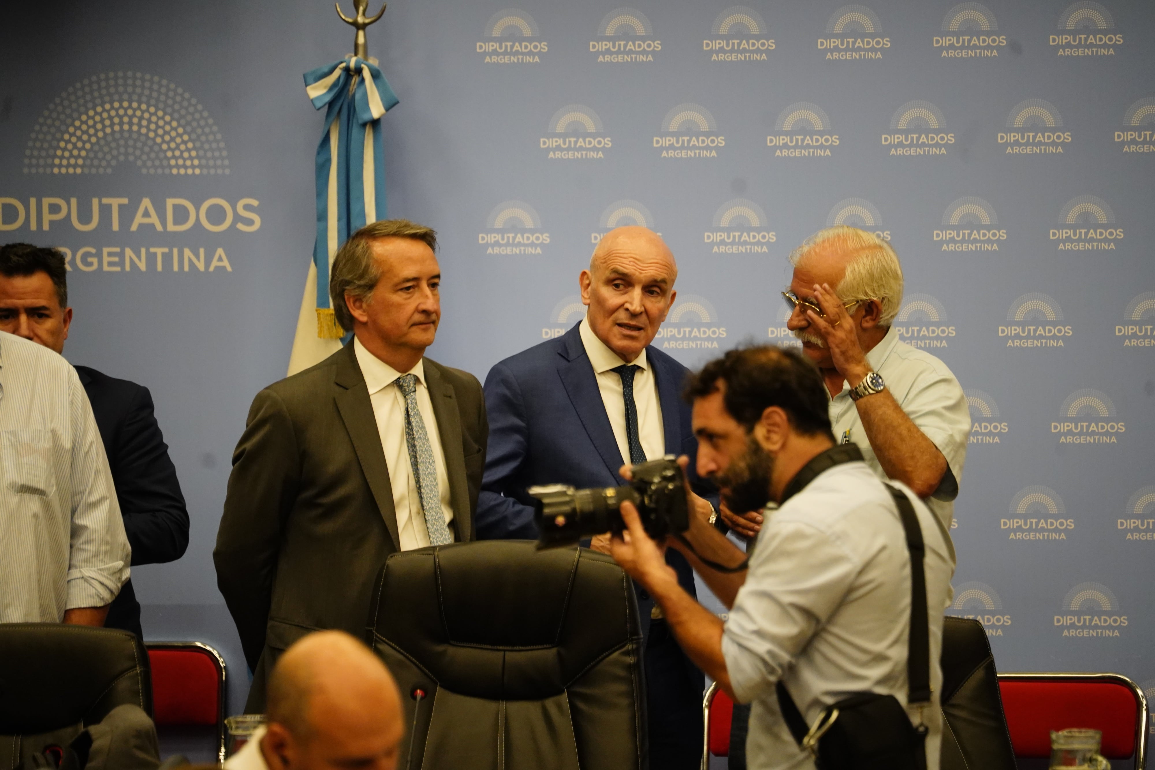 José Luis Espert y Nicolás Mayoraz, presidentes de las comisiones de Presupuesto y Asuntos Constitucionales (Foto: Clarín)