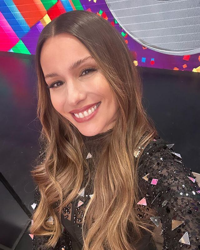 Pampita deslumbró con un vestido repleto de brillos y transparencias