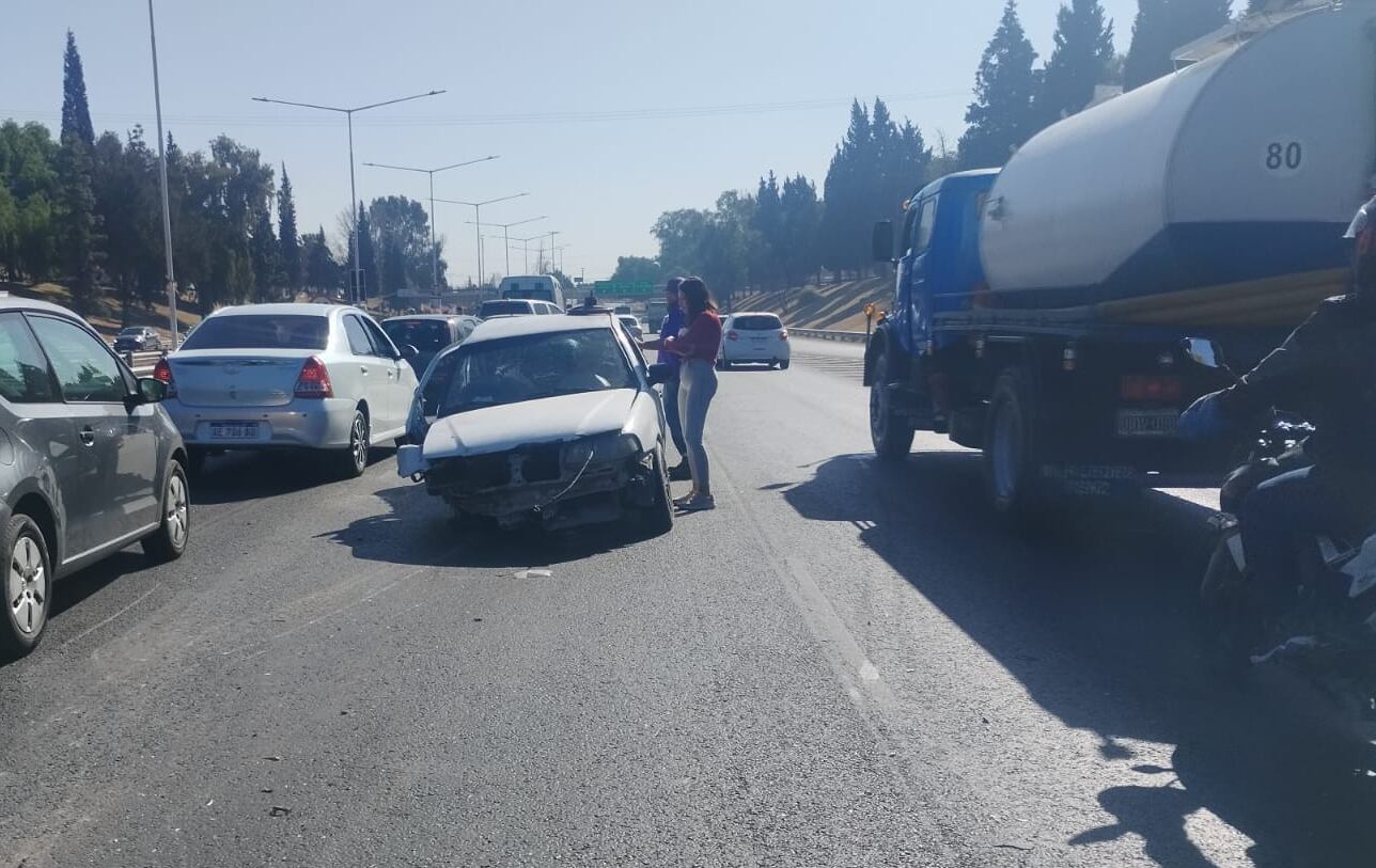 Choque en el Acceso Sur  - Fotos fuentes policiales