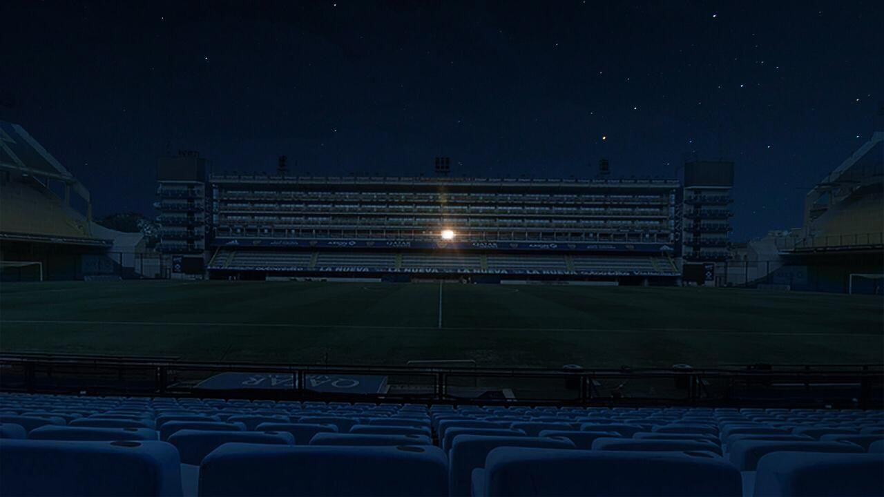 La cancha de Boca solo iluminó el palco de Diego. Edifcios, monumentos y estadios rindieron homenaje a Diego Maradona