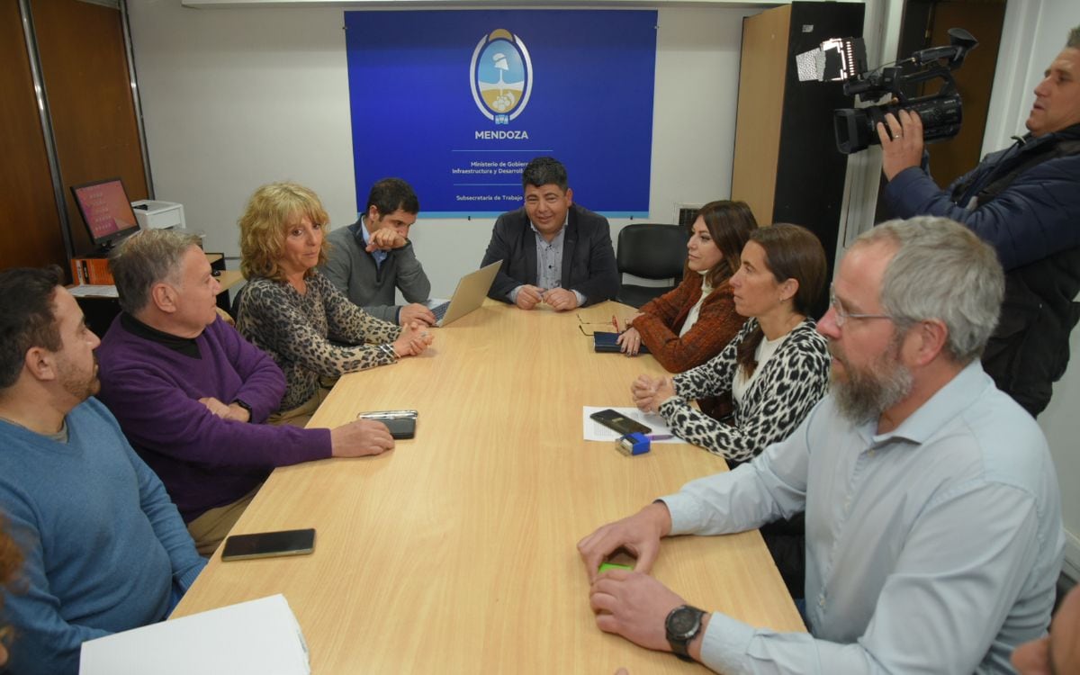 Ampros rechazó la oferta salarial del Gobierno. Foto: Prensa Gobierno de Mendoza.