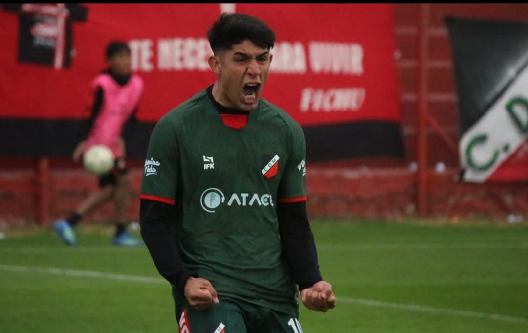 
Pachu Gaitán resultó una de las piezas claves en el triunfo Botellero. El jugador riojano fue autor del segundo gol.