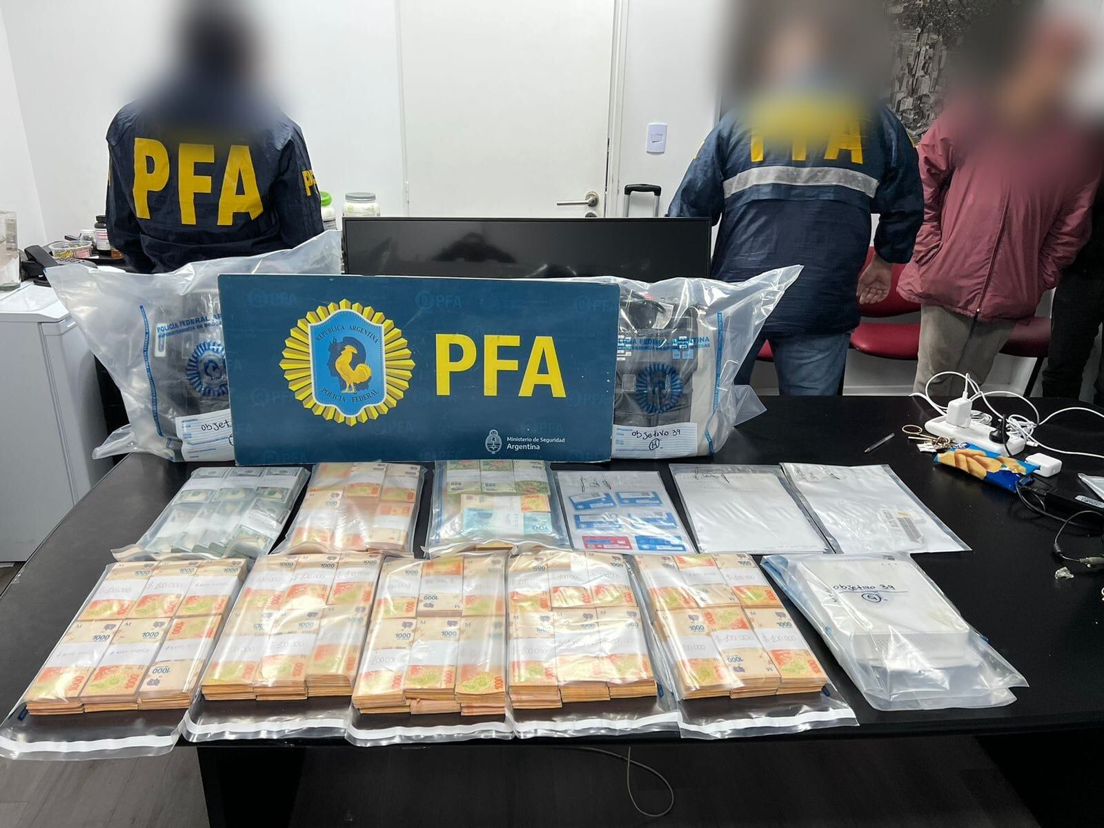 Operación “comando-crypto”: parte de dinero secuestrado. Gentileza Policía Federal.