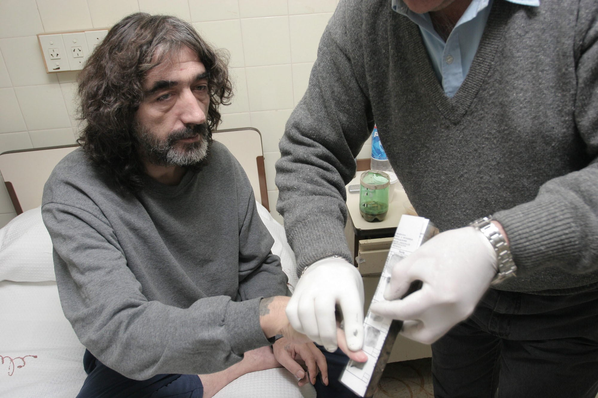 EL SERBIO MINIC NEBOJSA EN LA HABITACION EN LA QUE PERMANECE INTERNADO EN EL HOSPITAL LAGOMAGGIORE