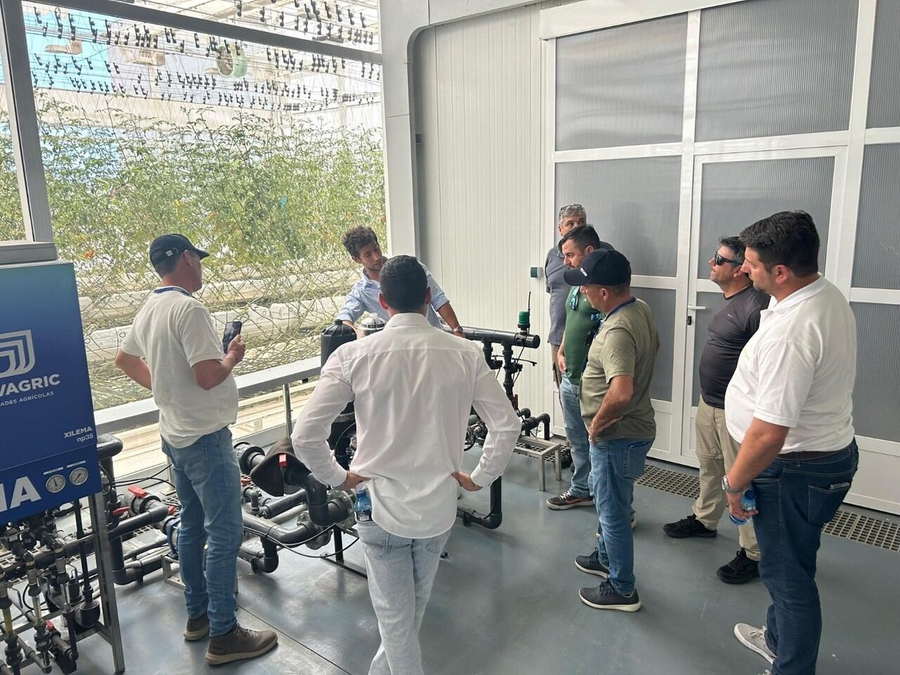 En un viaje reciente a España, un grupo de instaladores de riego agrícola tuvo la oportunidad de conocer las últimas tendencias en tecnología y capacitación en el rubro de la mano de Halpern Riego.