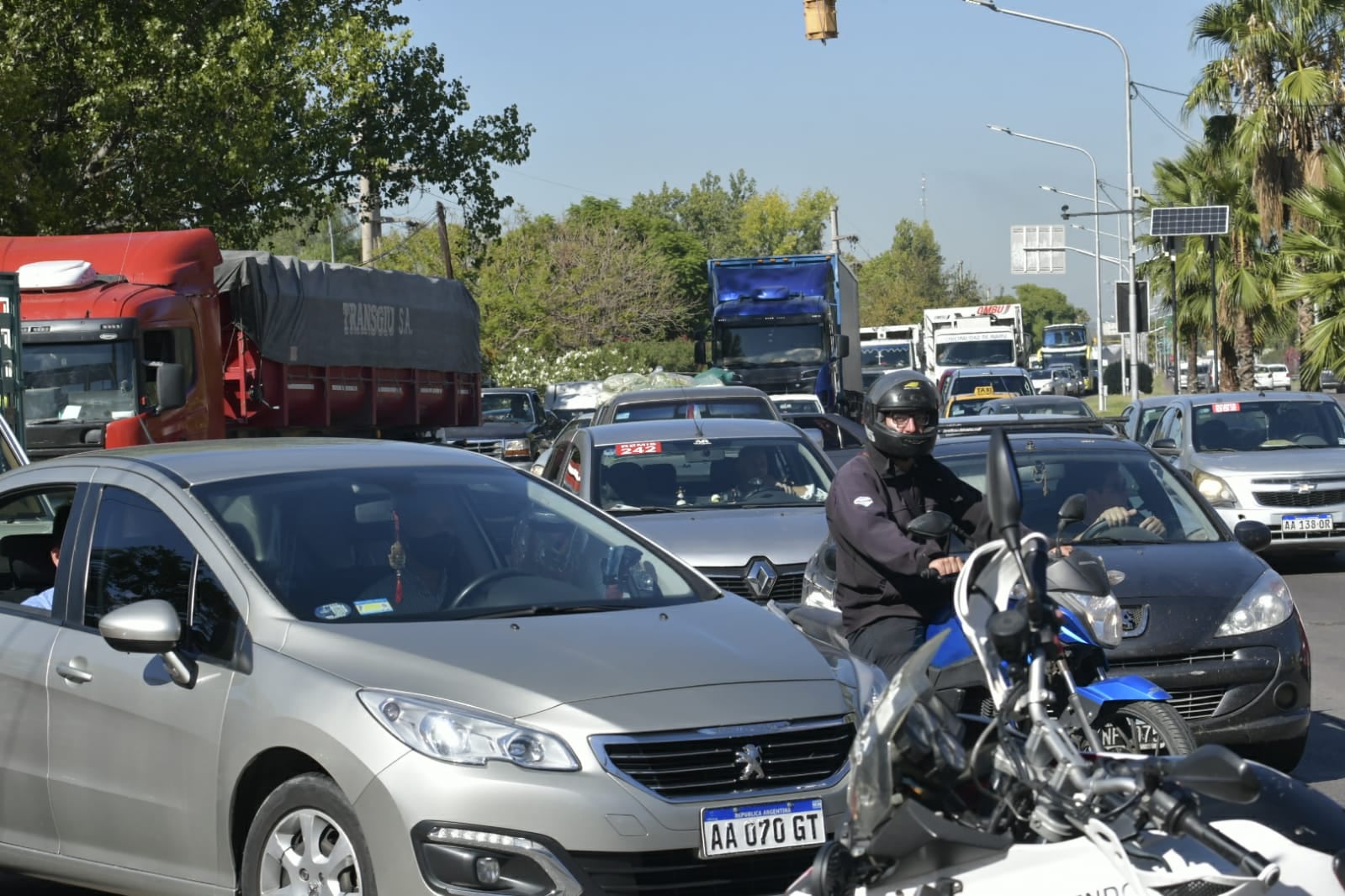 Caos vehicular por la protesta. /Orlando Pelichotti.