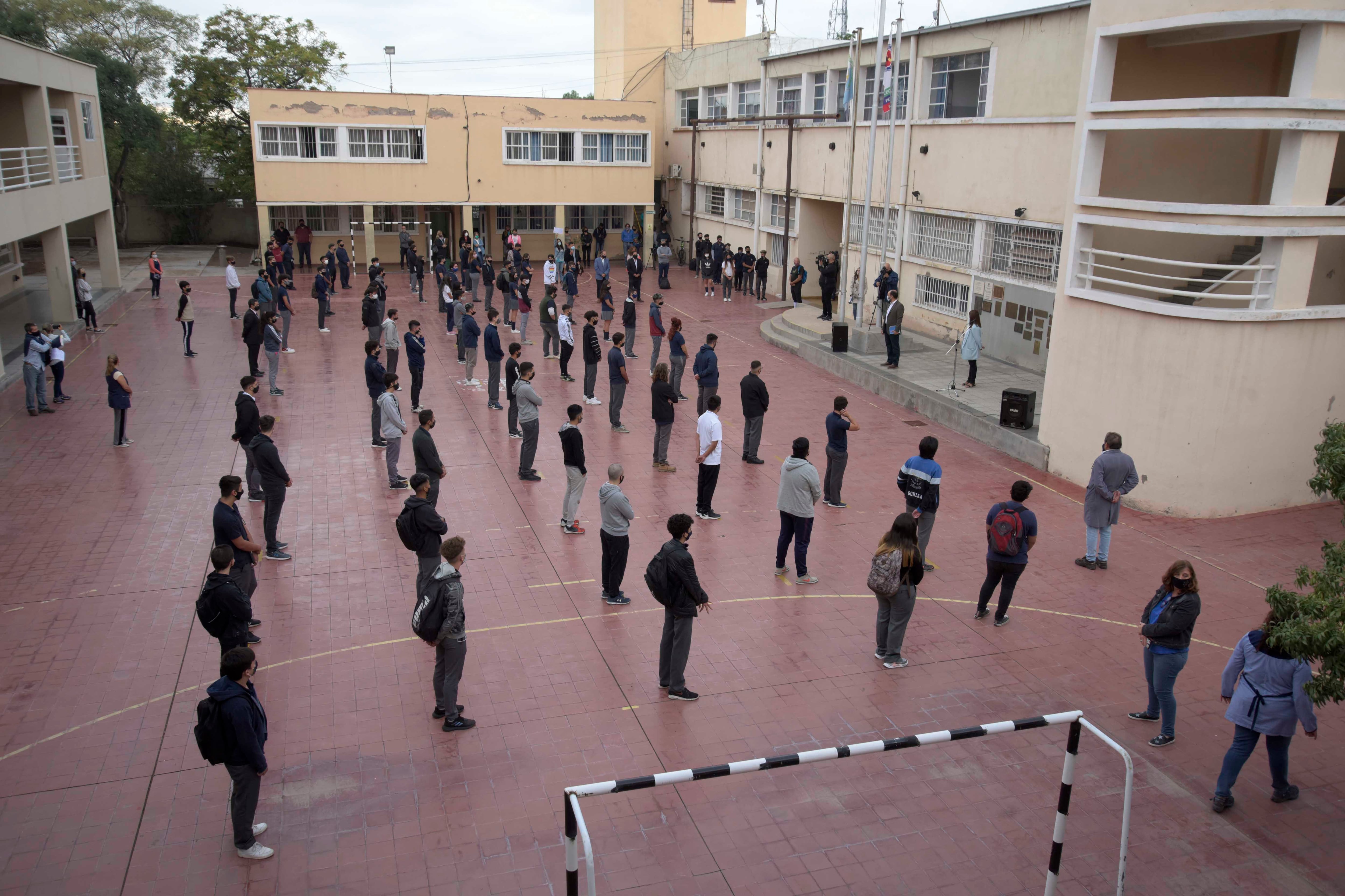 Los institutos que forman a profesores de Educación física siguen estrictos protocolos para mantener la presencialidad en las prácticas.