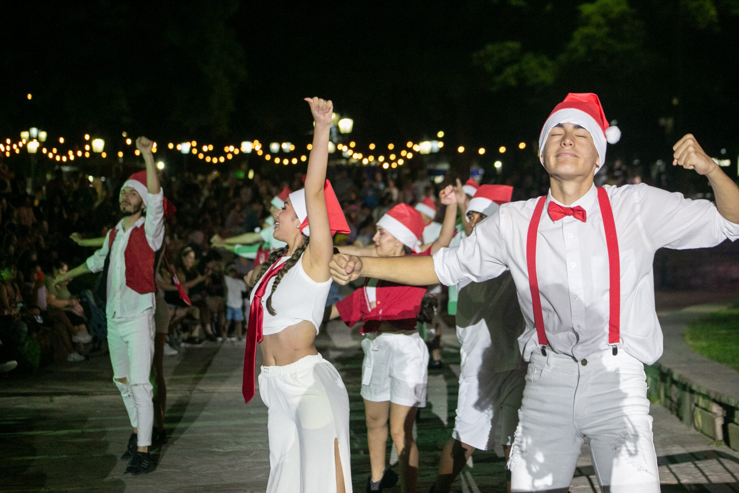 Con dos noches mágicas, más de 15 mil personas celebraron la Navidad en la Ciudad