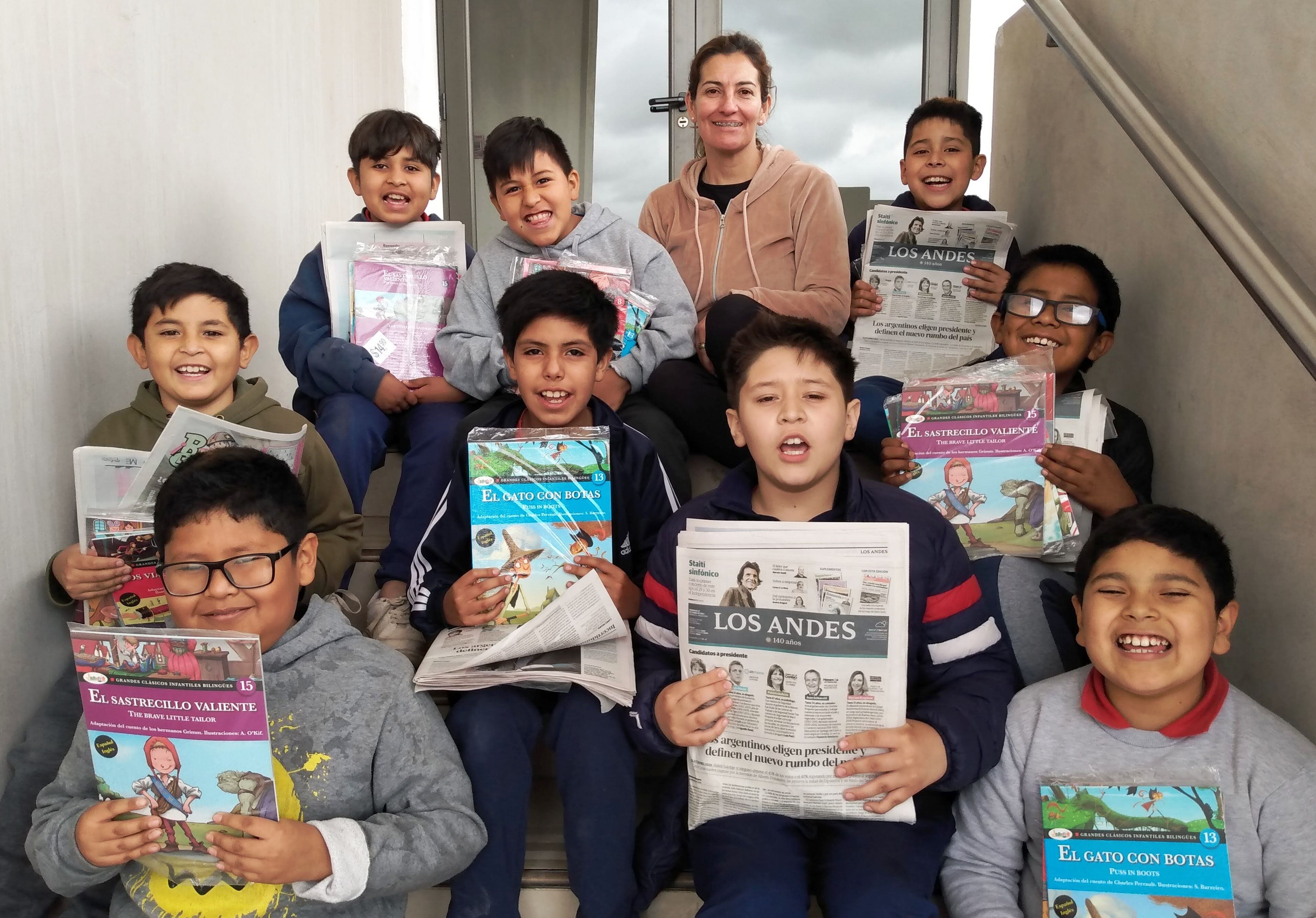 Francesco, Ian, Alejo, Ian, Facundo, Justino, Erick, Federico y Santiago, acompañados por su docente, Verónica Ubillos.

