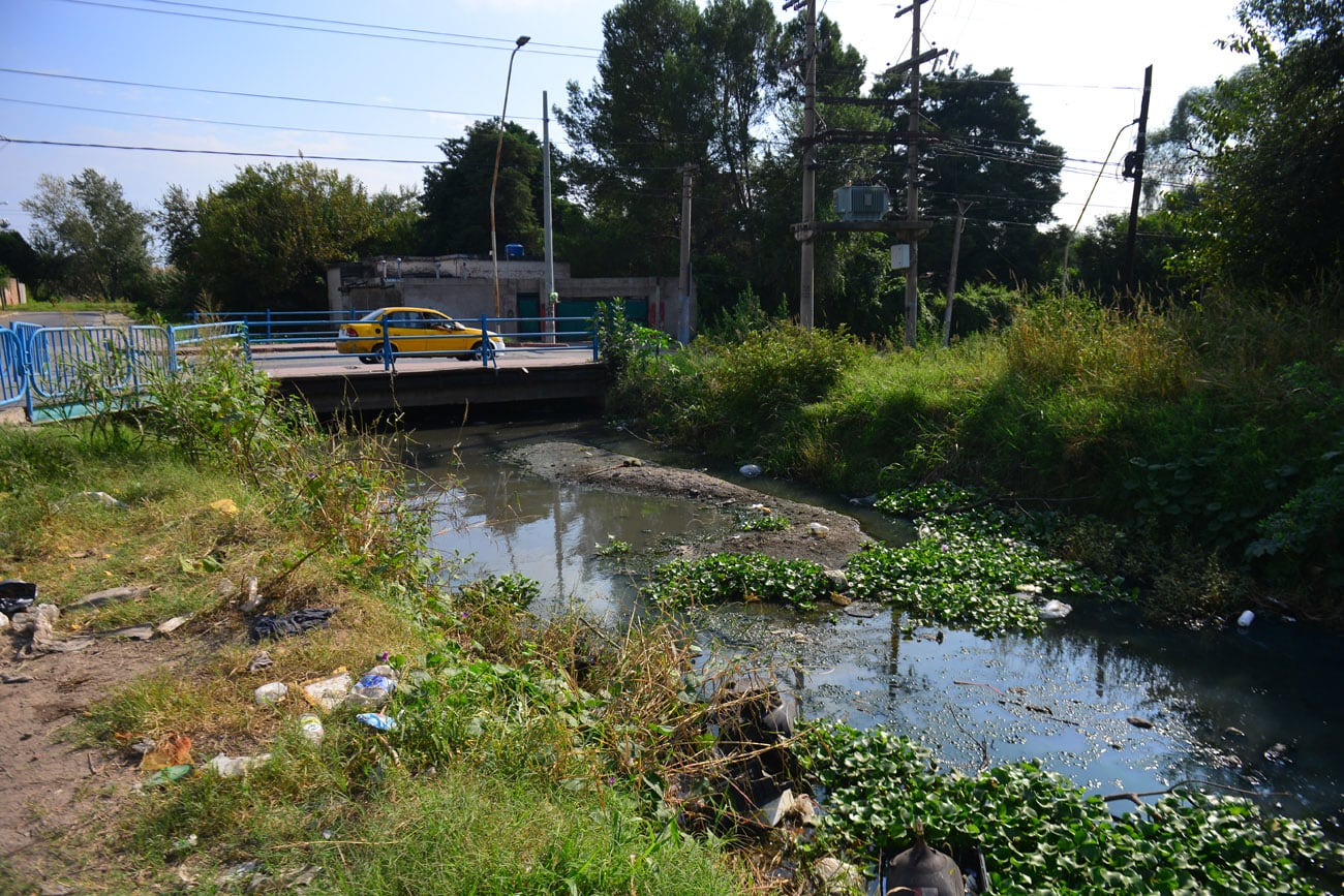 Hay zonas donde el agua estancada perjudica a las personas que viven alrededor.