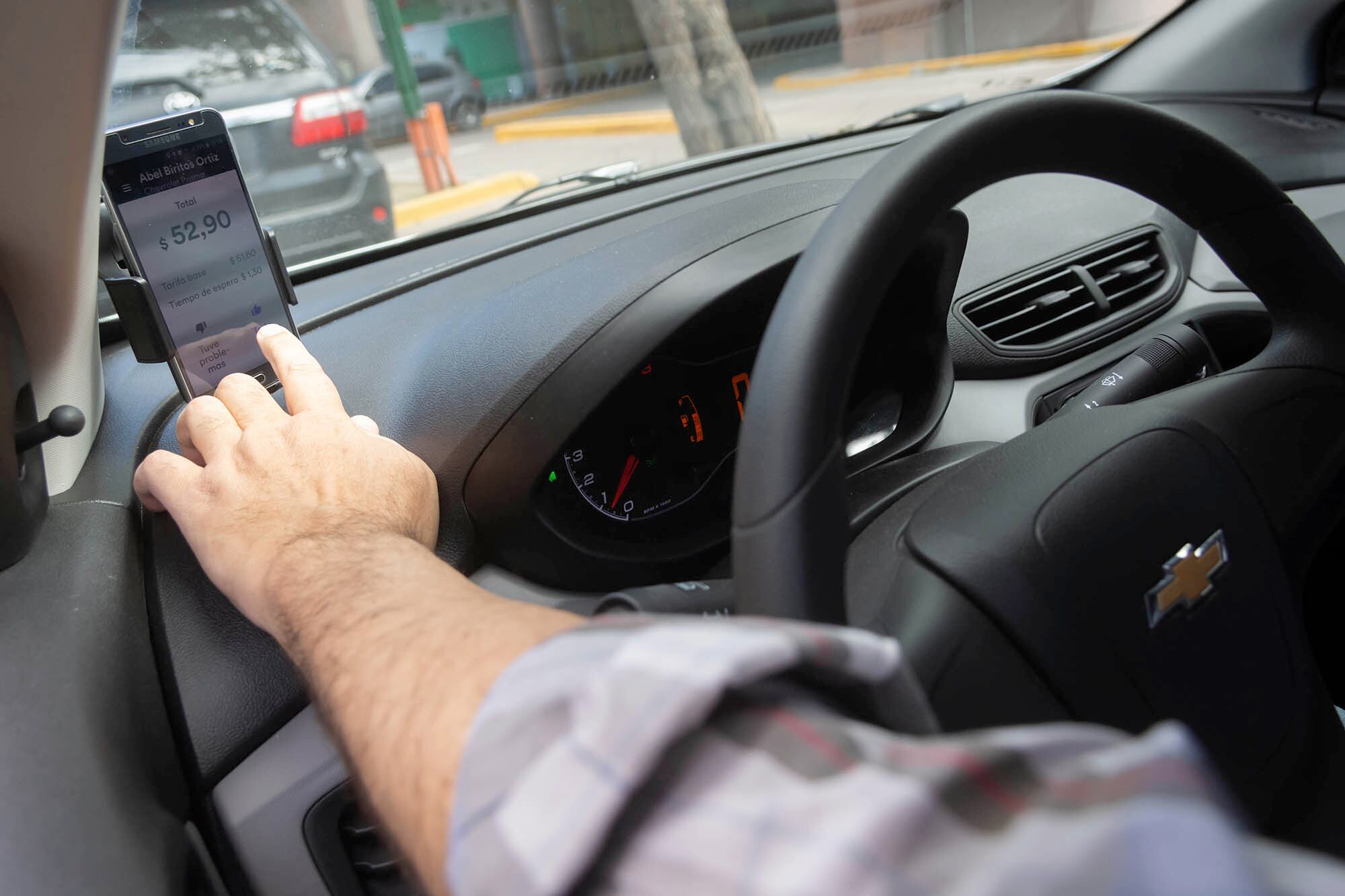 En Mendoza funcionan 1.160 Uber habilitados y 550 vehículos Cabify;  que conviven con 1.500 taxis y 500 remises. Foto: Ignacio Blanco / Los Andes