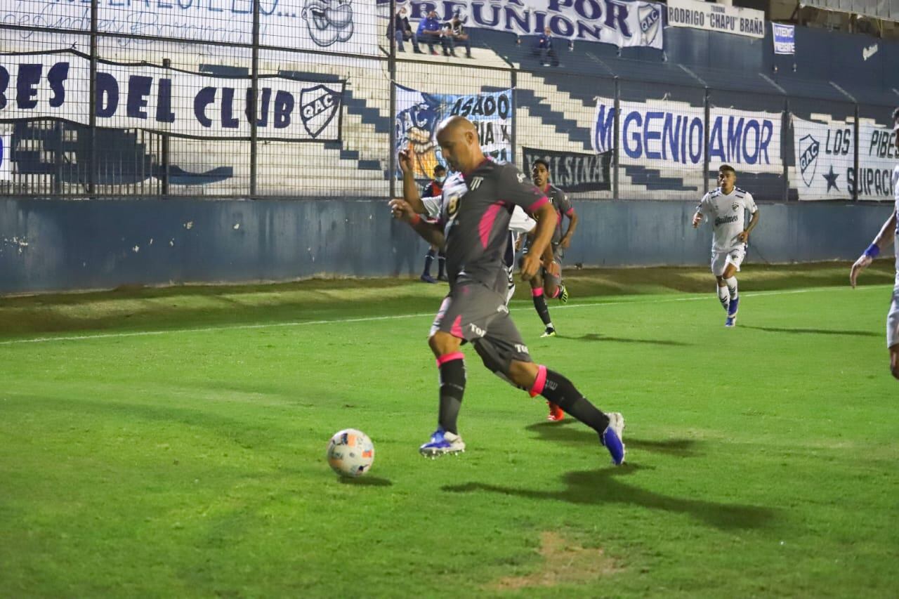 El Lobo ganó un partidazo en Quilmes y es puntero de la zona A. 