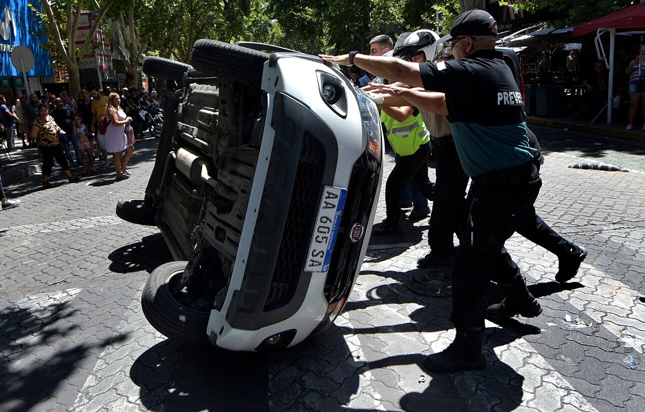 Accidente automovilístico en el centro de  nuestra ciudad.
Foto: Orlando Pelichotti 