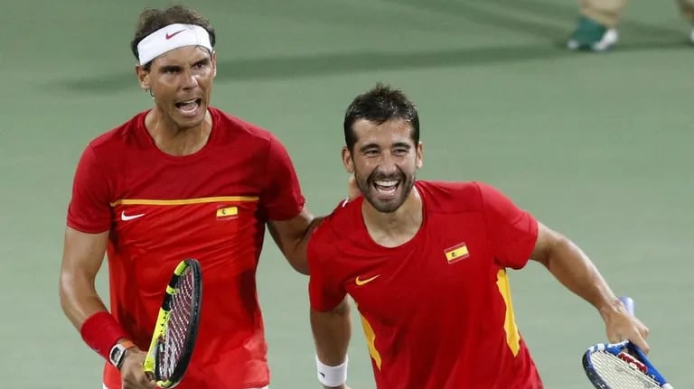 Los españoles Rafael Nadal y Carlos Alcaraz vencieron a la experimentada dupla argentina. - EFE