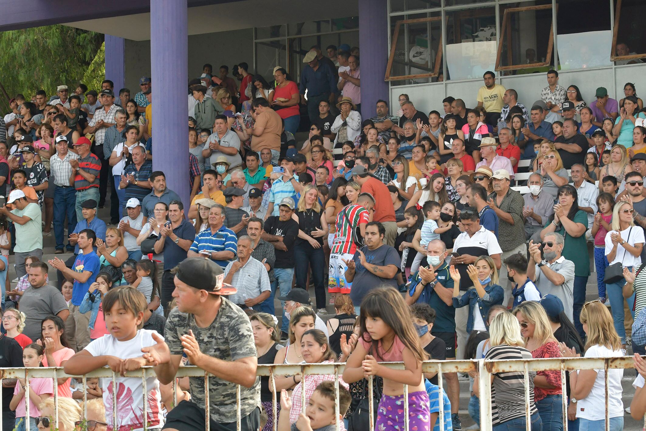 06 Marzo 2022.  Mendoza Turf Deportes

Esta tarde se disputó en el Hipódromo de Mendoza, el 65 Clásico Vendimia, una de las competencias más importantes de Mendoza y del interior del país. 
ganador 3 caballo Malaikan jockey J. Gómez  peón R. Villalba

Foto: Orlando Pelichotti / Los Andes  