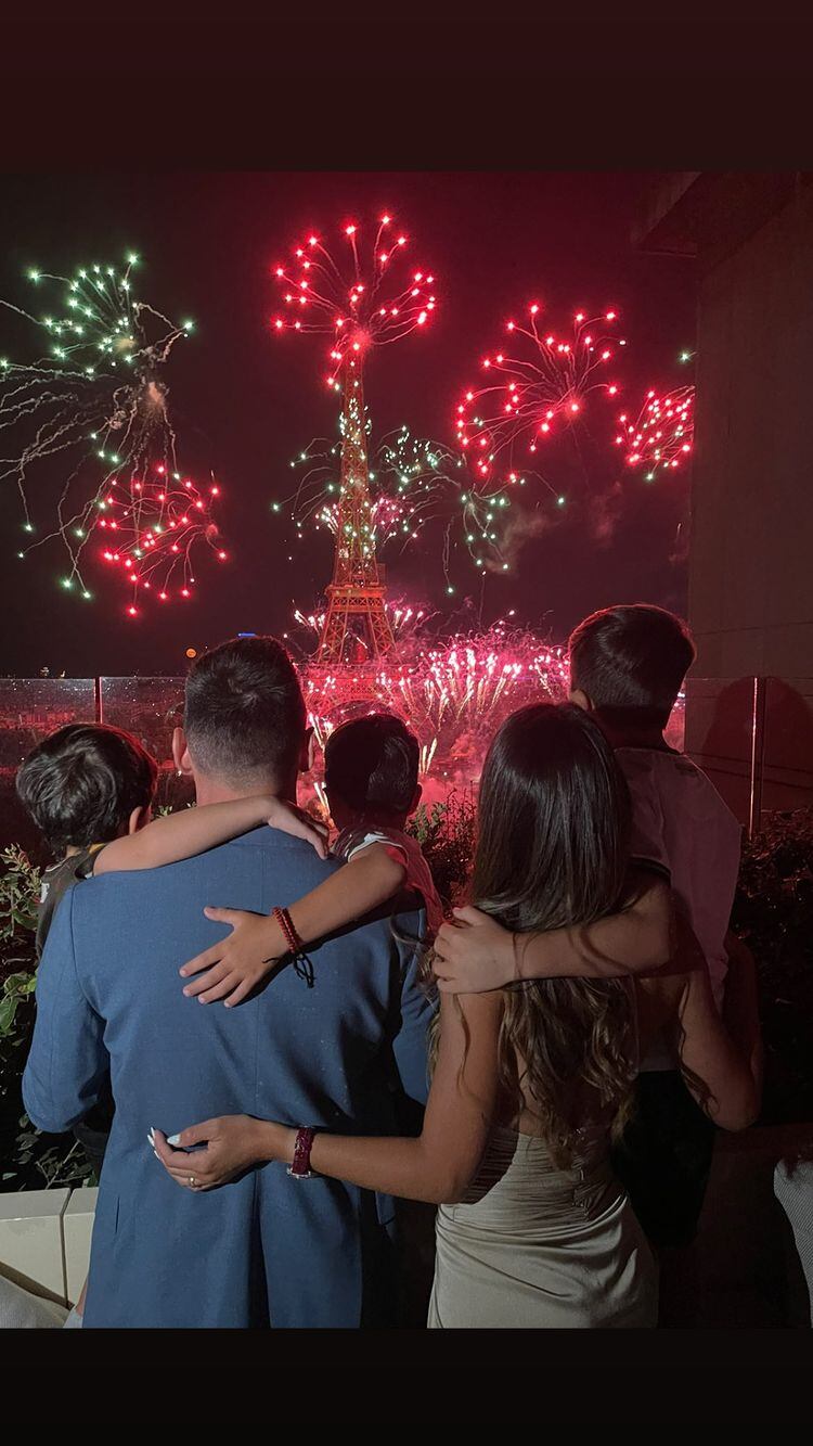 Lionel Messi y Antonela Roccuzzo en la fiesta de la Revolución Francesa.