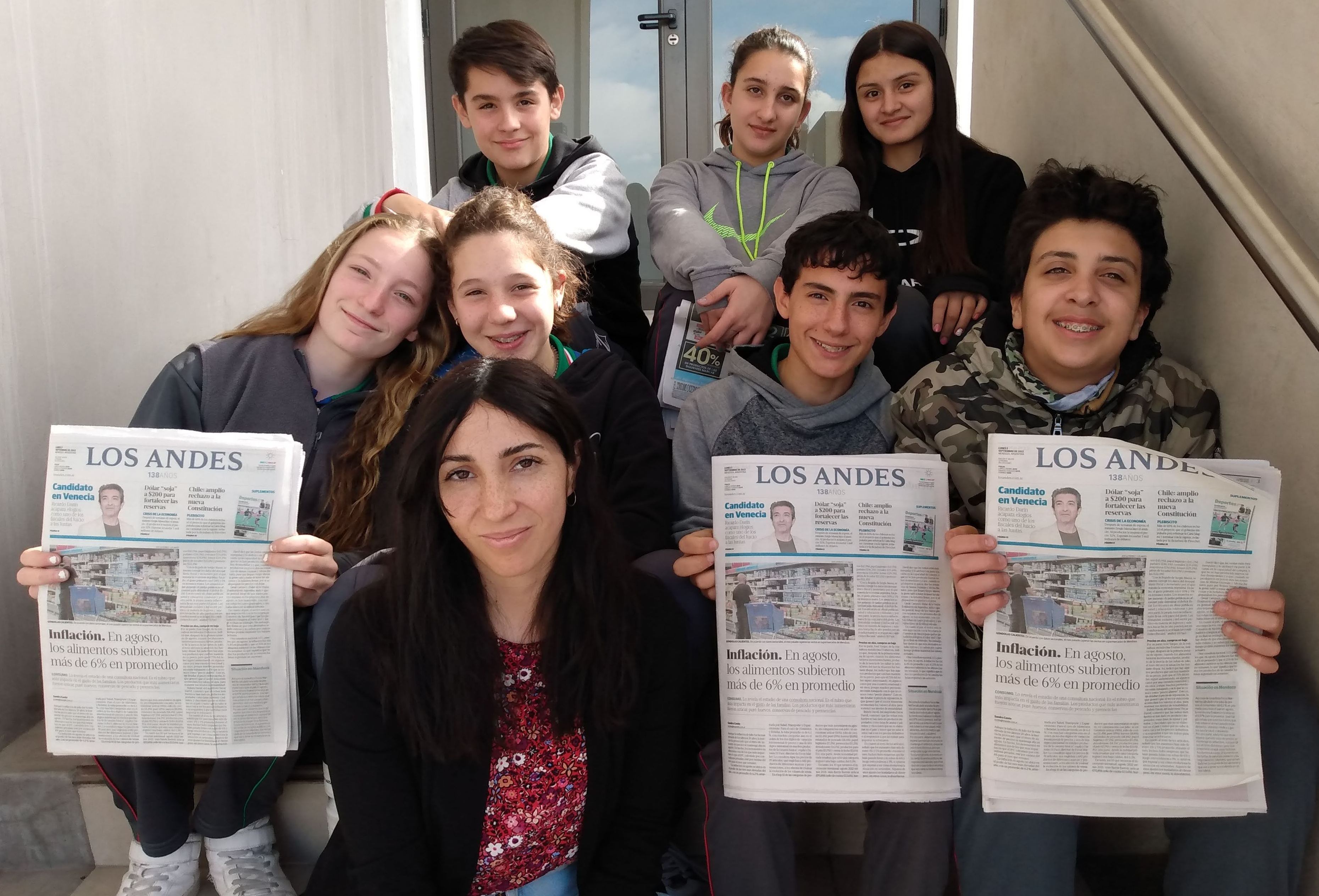 Maximiliano, Milagros, Federica, Victoria, Matías, Nicolás, Benjamín y Guadalupe, acompañados por Victoria Lucero.

