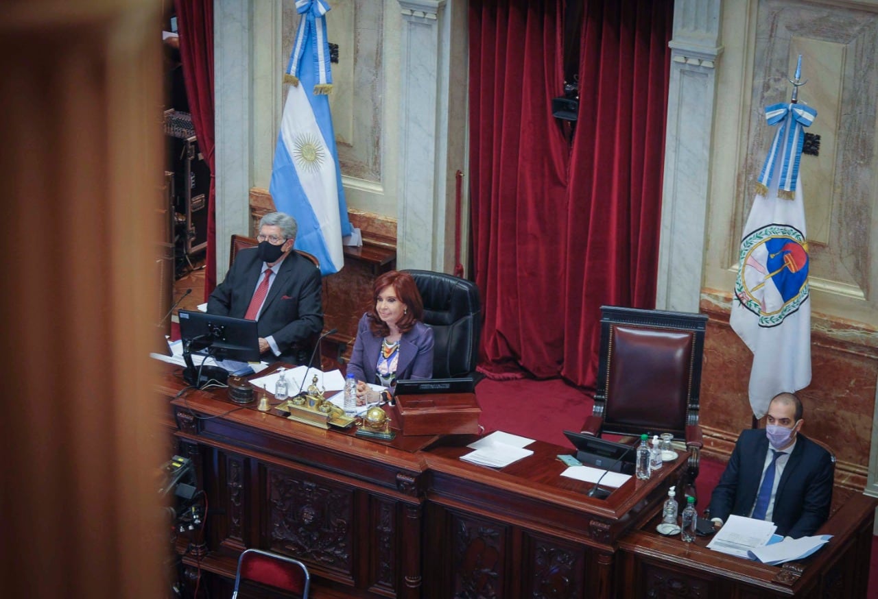 En sesión con ausencia de Juntos por el Cambio, el Senado aprobó la quita de fondos a CABA. 