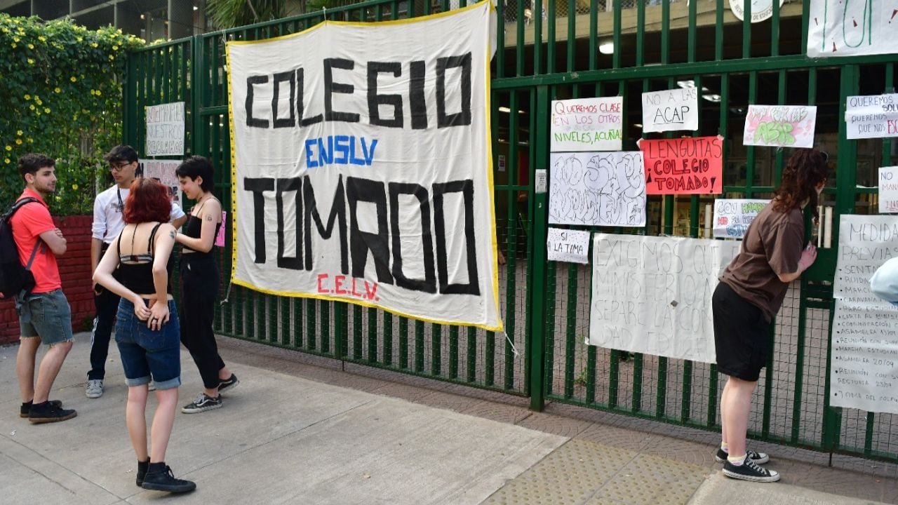 Toma de colegios en la Ciudad de Buenos Aires. / Foto: Clarín