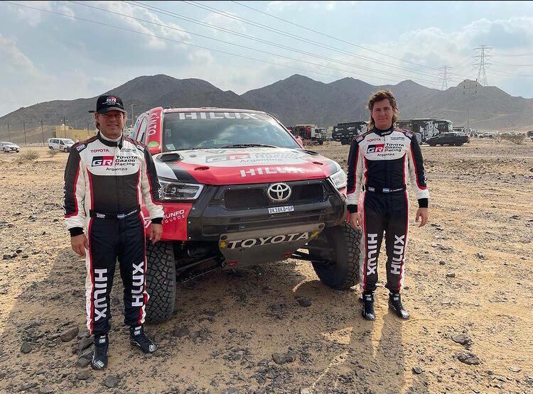 Alejandro Yacopini junto a Juan Cruz en el Rally Dakar 2021.