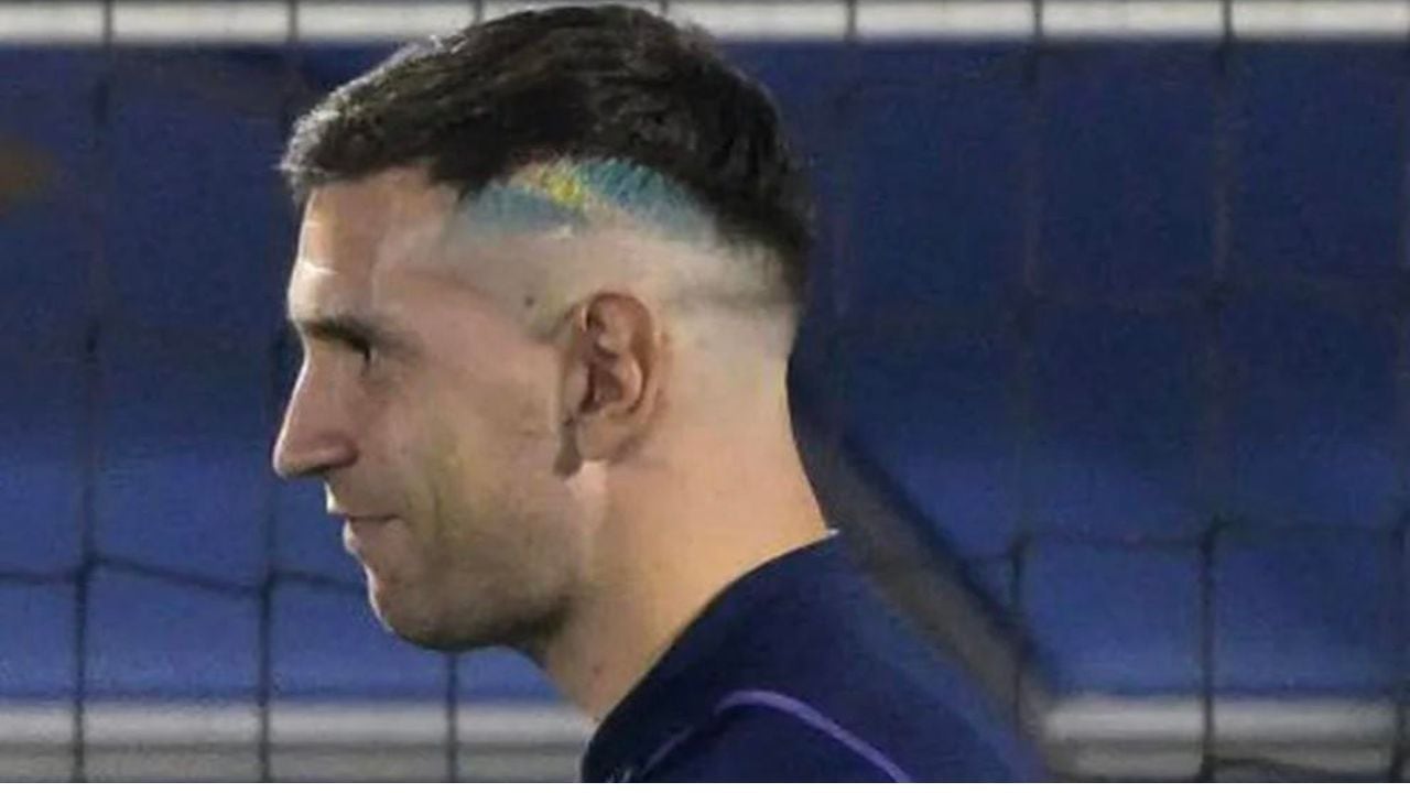 El extravagante look de Dibu Martínez en la previa al partido de la selección argentina contra Australia.