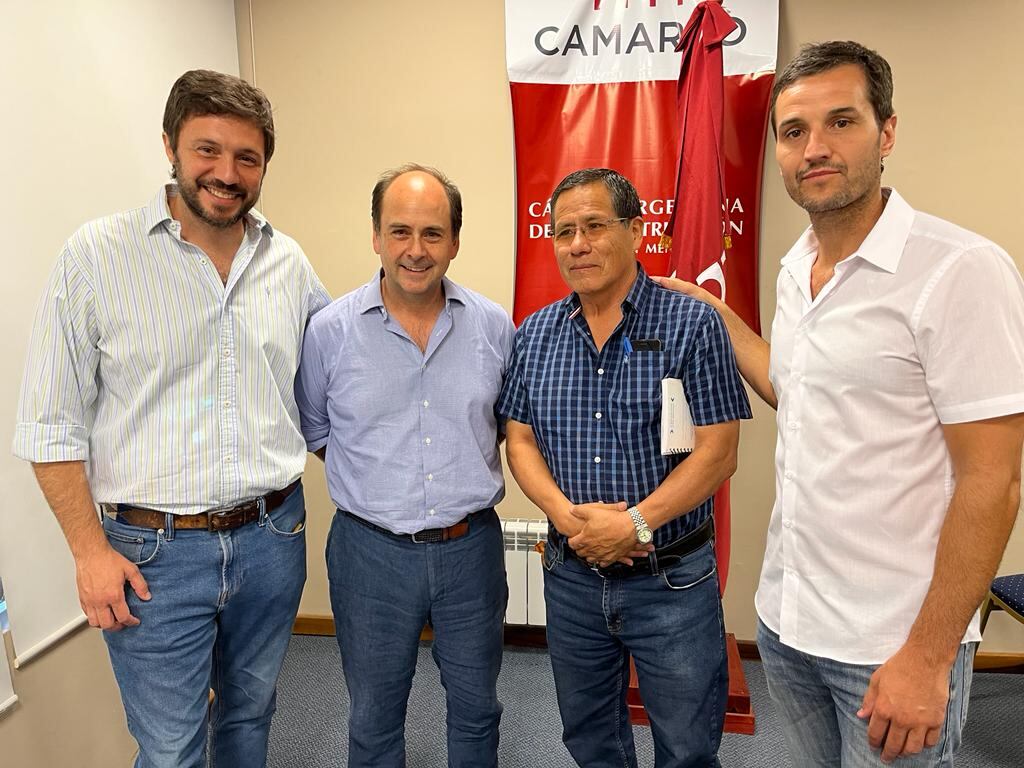 Reunión de cámaras de la construcción con directivos de la DEIE.