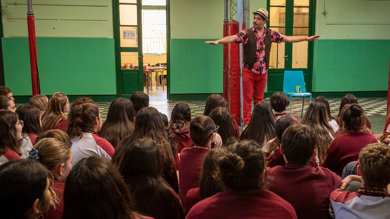 El actor ha recorrido escuelas en todo el territorio provincial.
 
Foto: Ignacio Blanco / Los Andes 